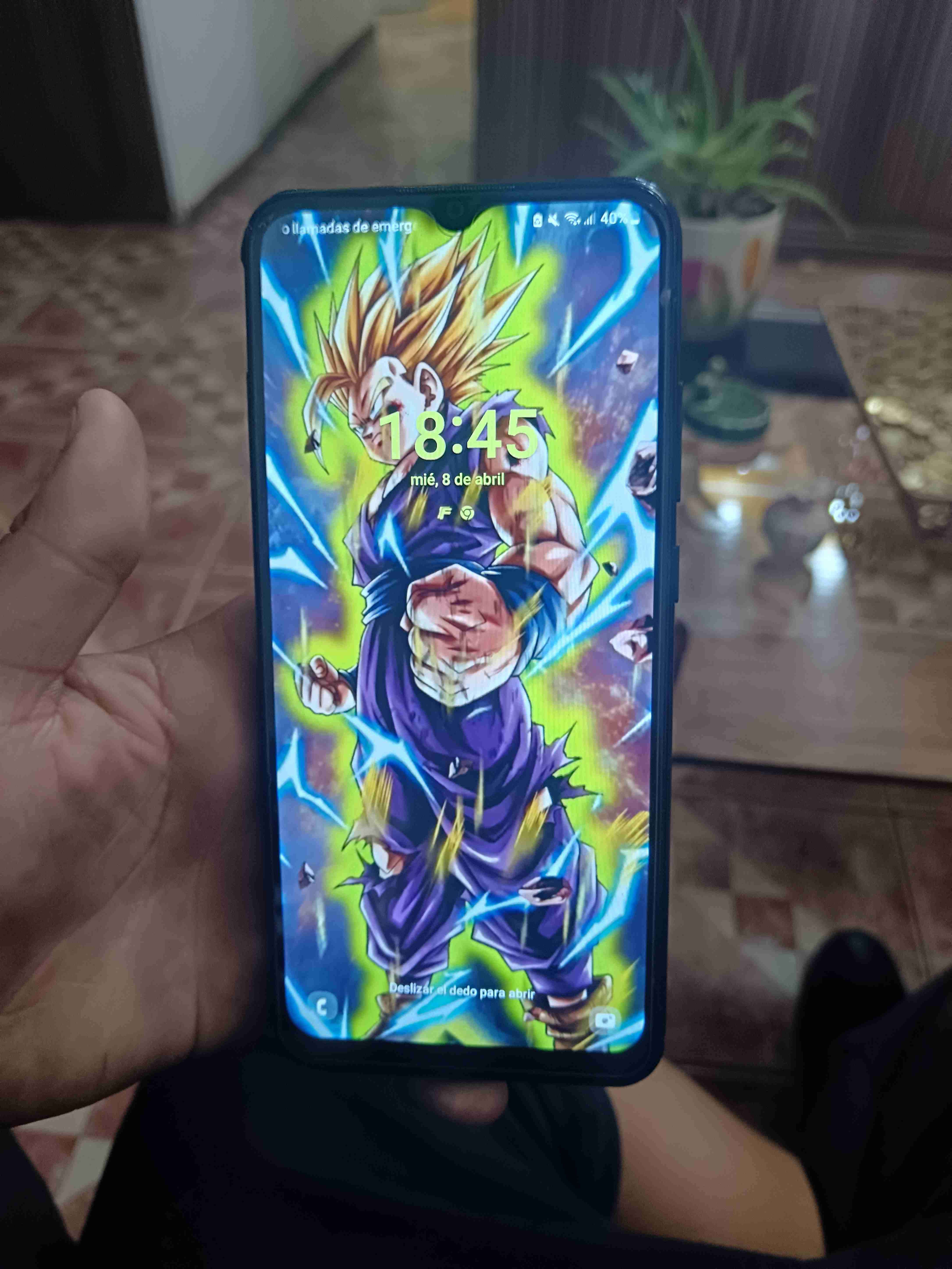 Smartphone moderno en buen estado - miniatura 1