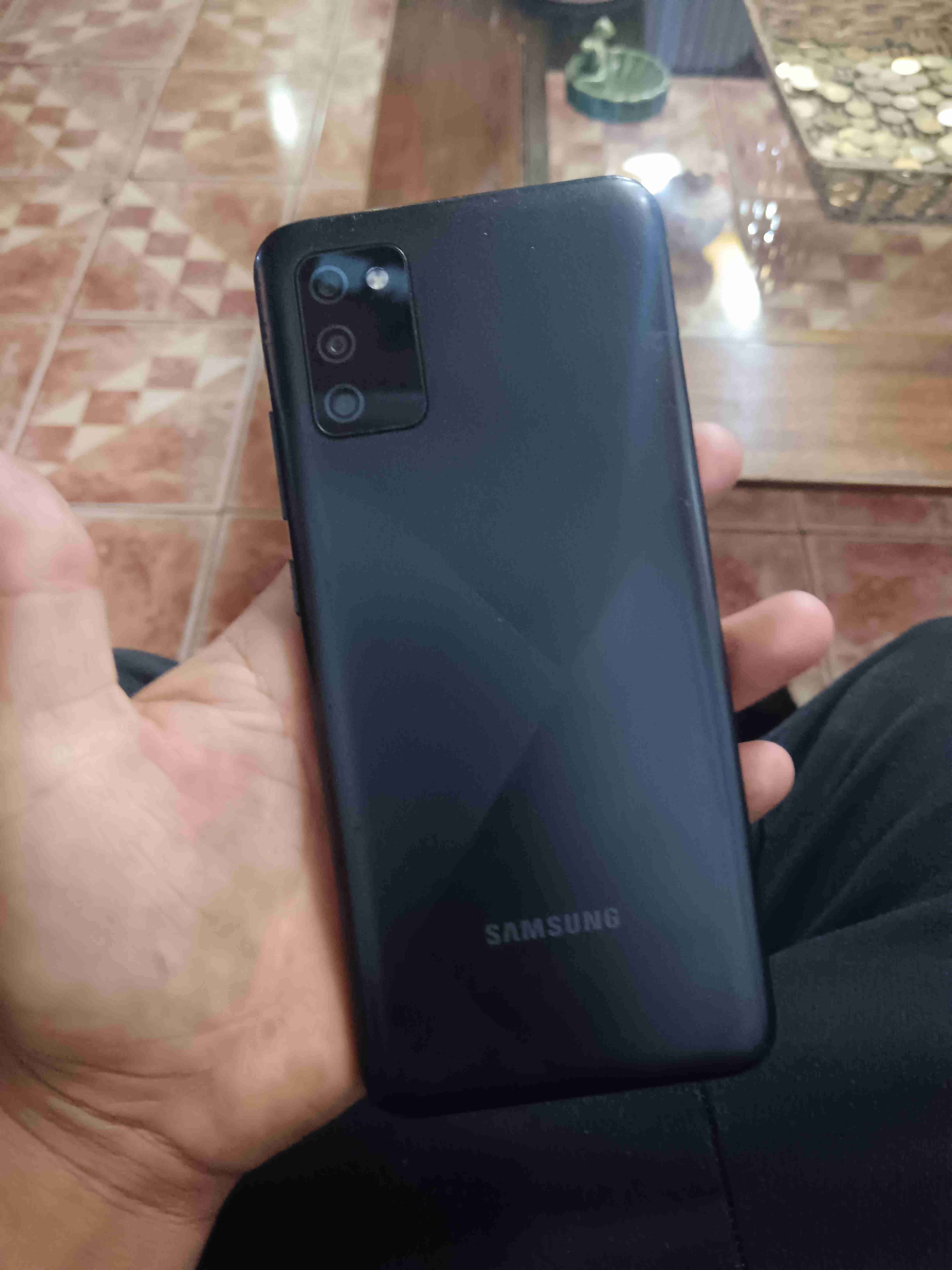 Smartphone moderno en buen estado - miniatura 2