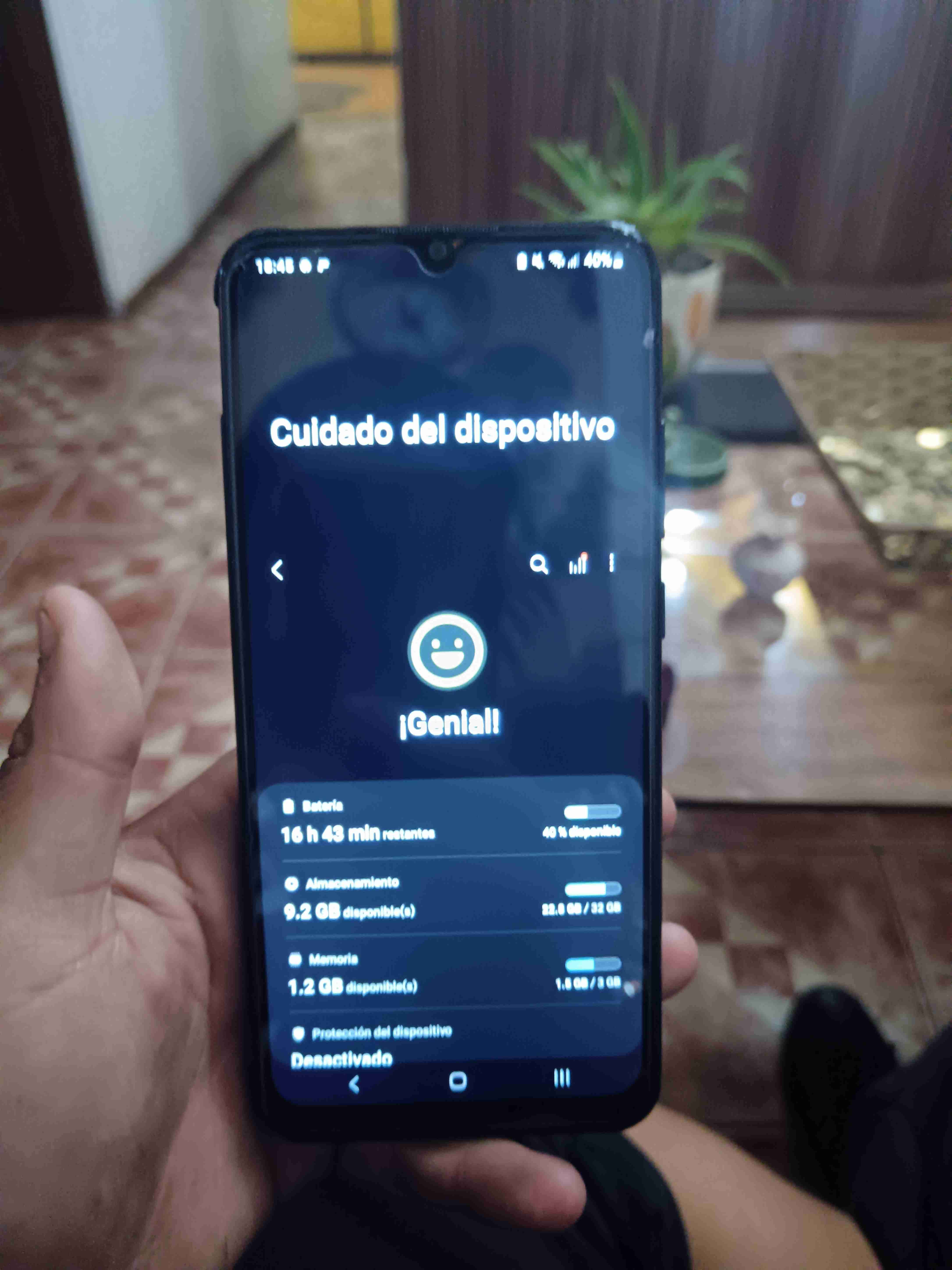 Smartphone moderno en buen estado - miniatura 4