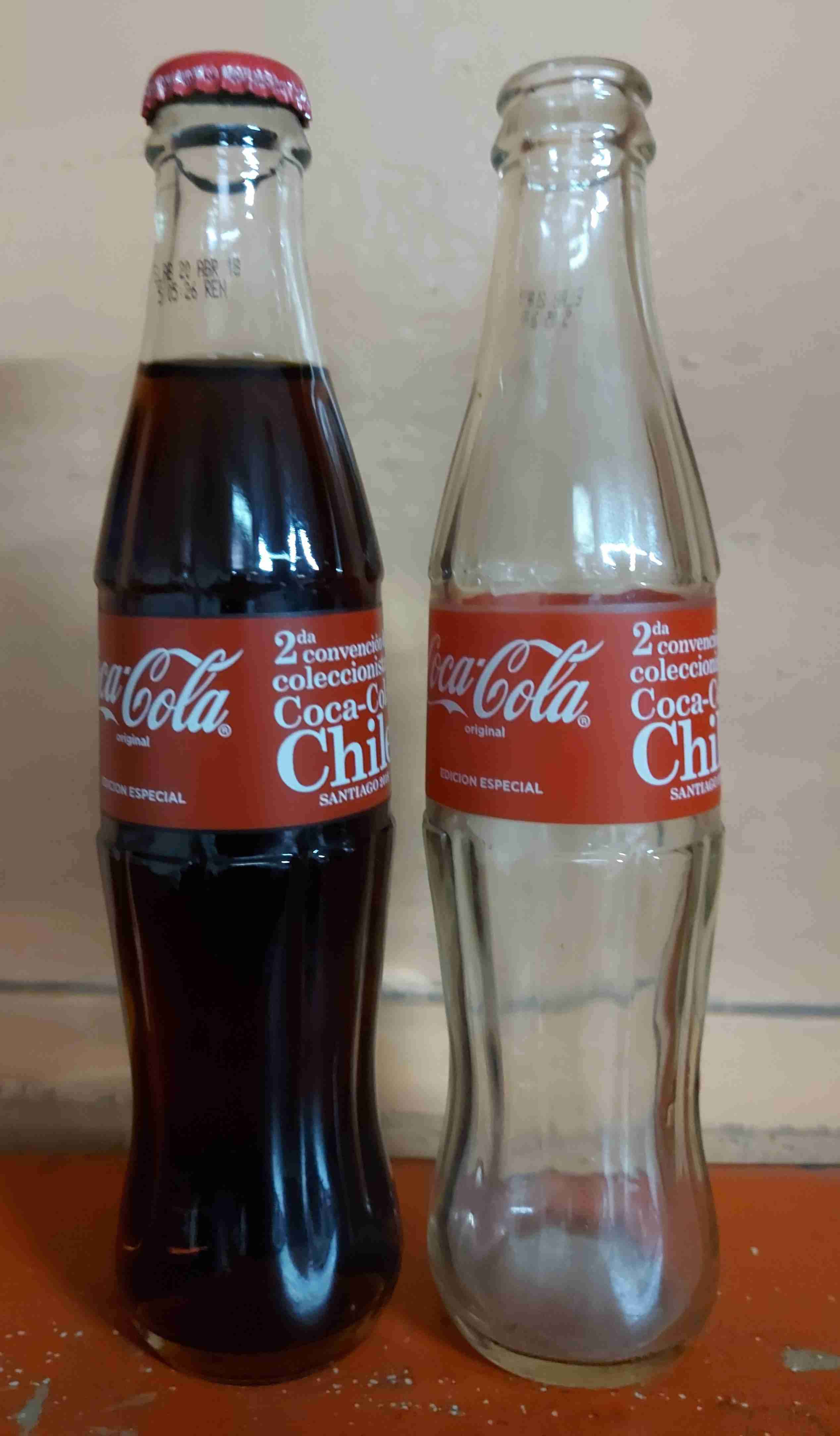 Botellas Coca-Cola edición especial 2a convencion - miniatura 2