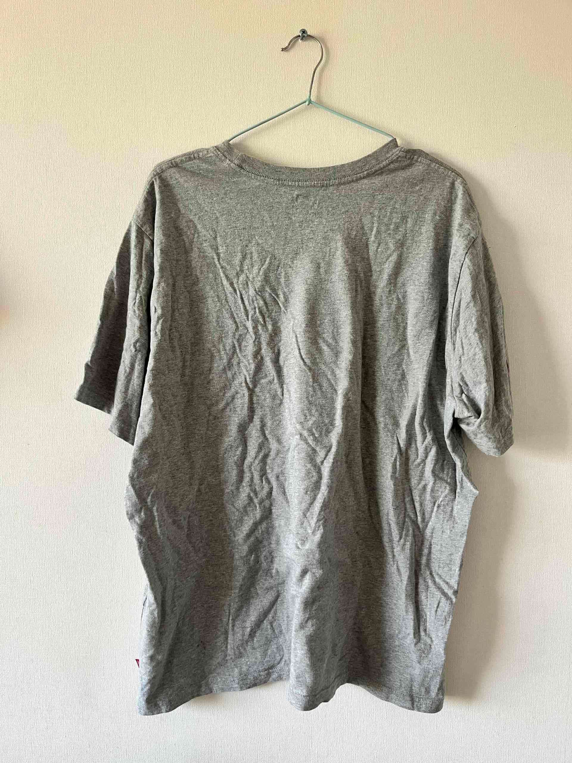 Polera gris Levi's talla L - miniatura 2