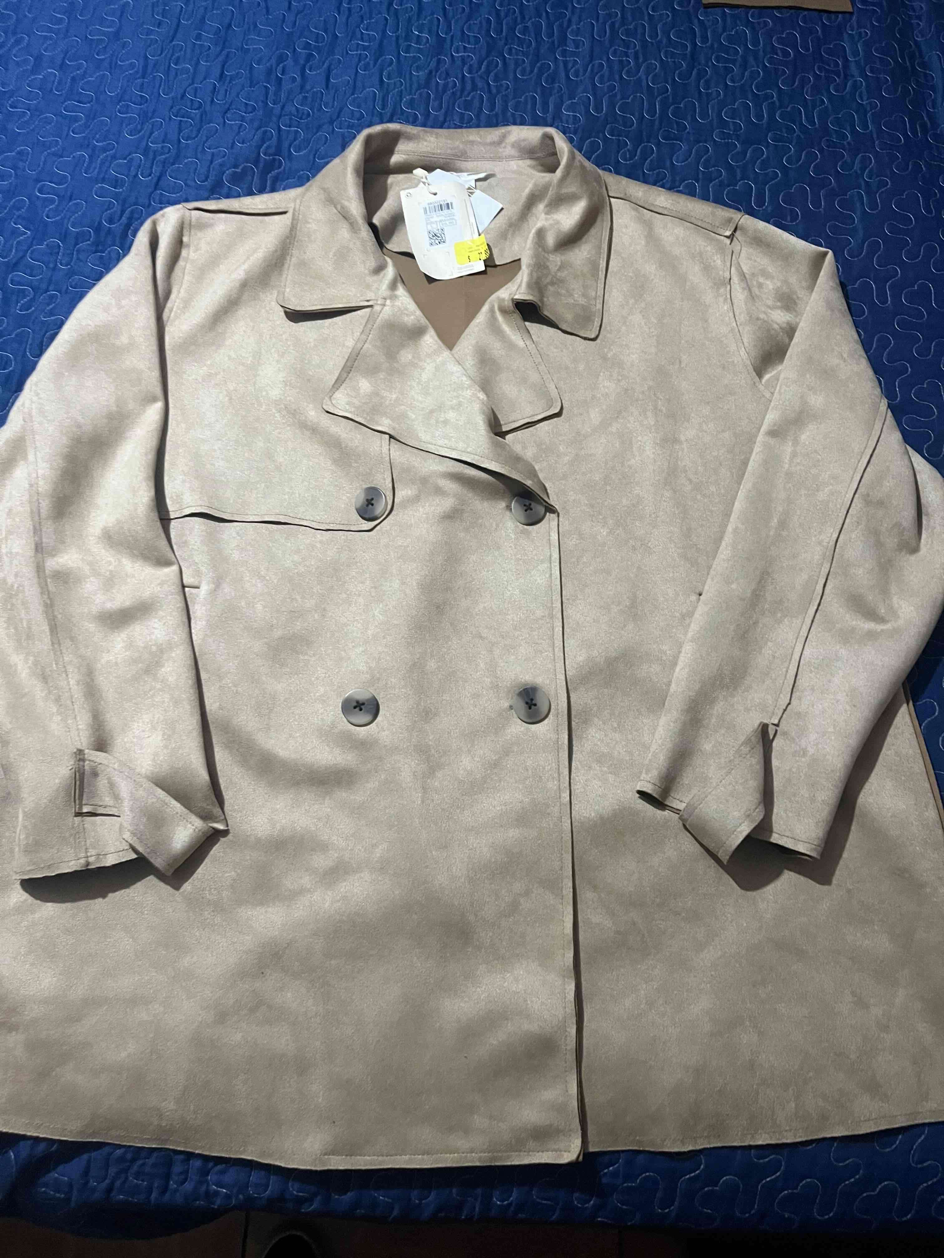 Abrigo beige con botones