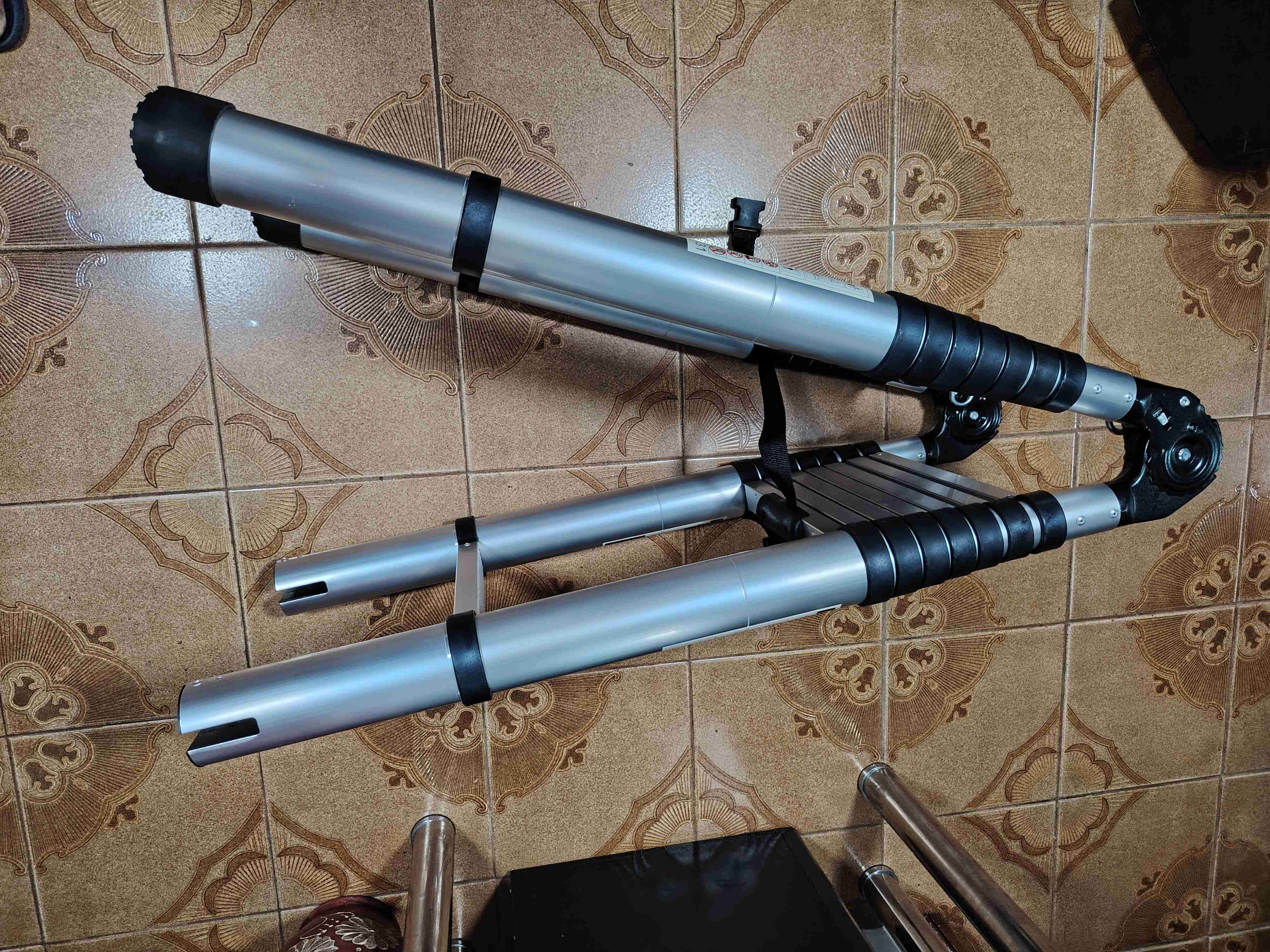 Escalera telescópica plegable - miniatura 1