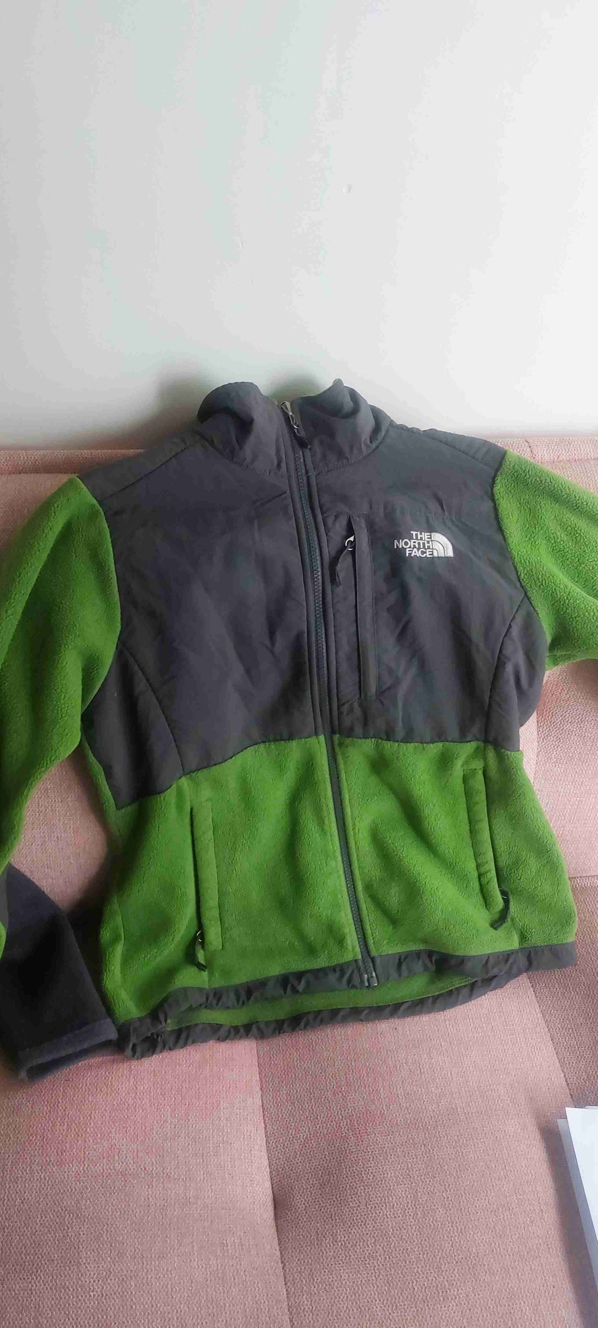 Chaqueta polar verde y gris