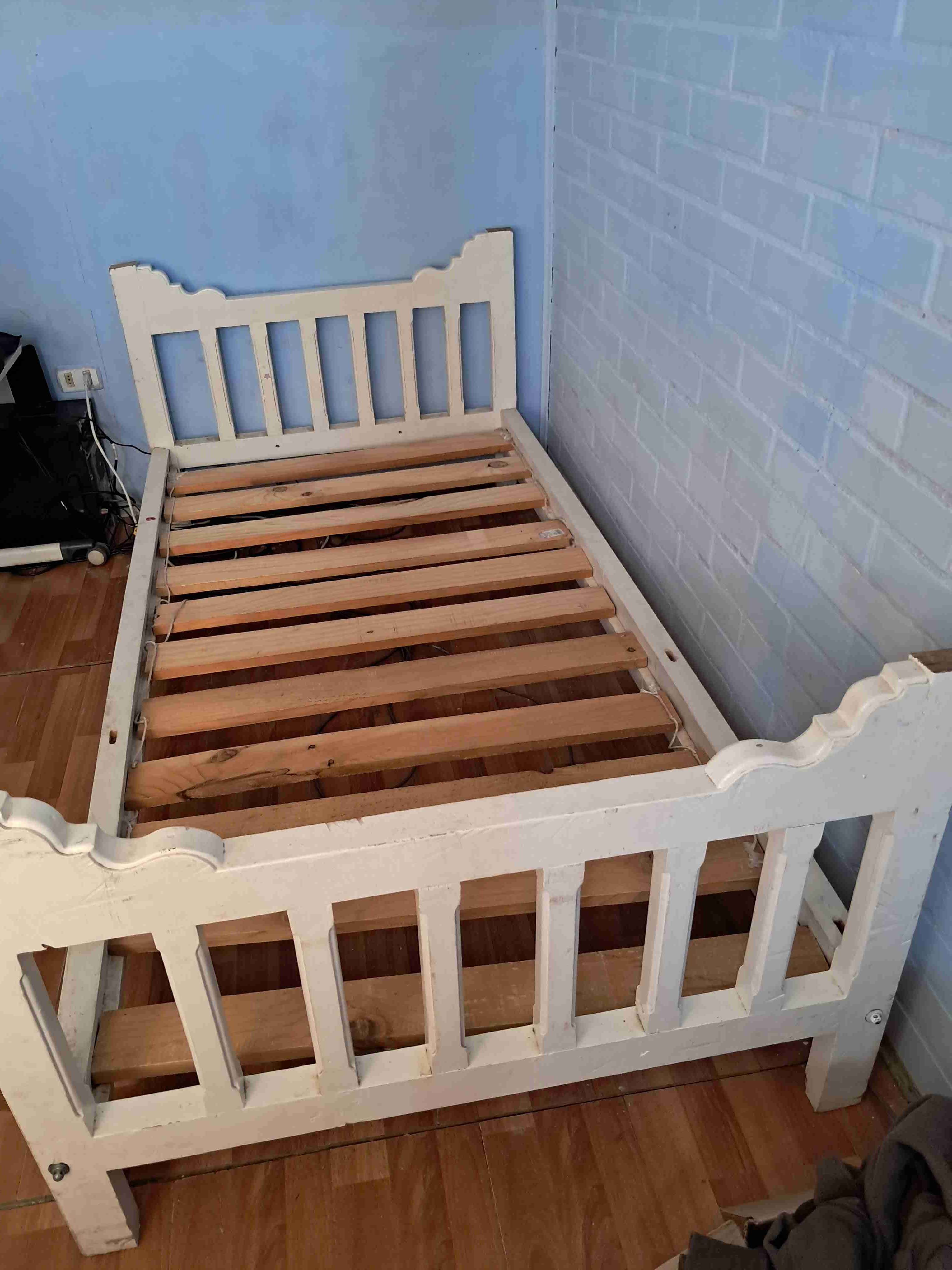 Cama infantil blanca de madera - miniatura 3