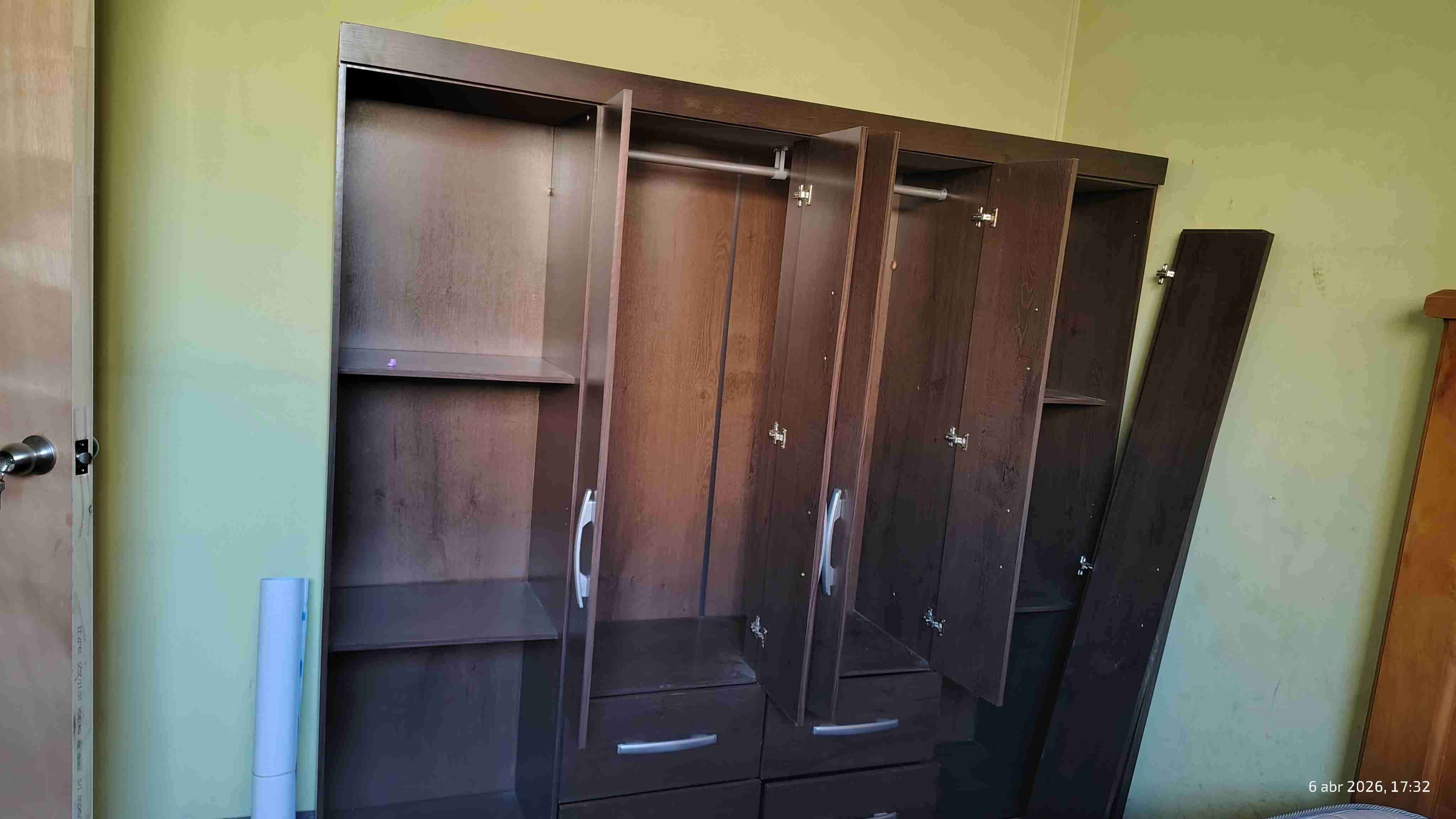 Armario grande de madera - miniatura 1