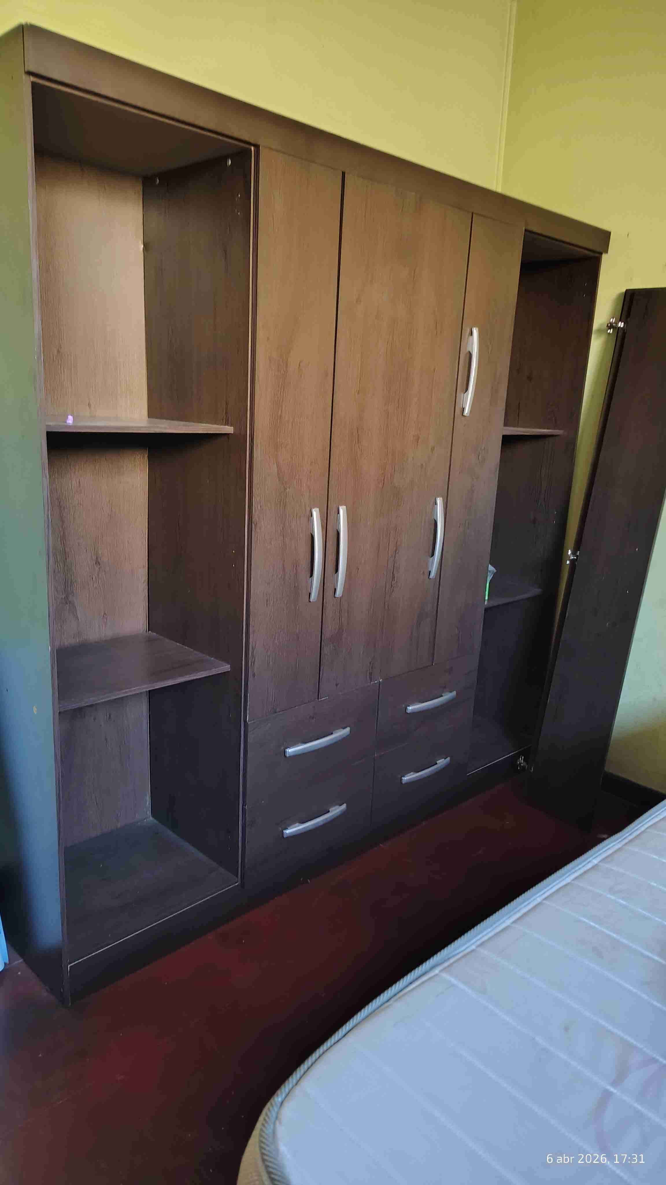 Armario grande de madera - miniatura 2