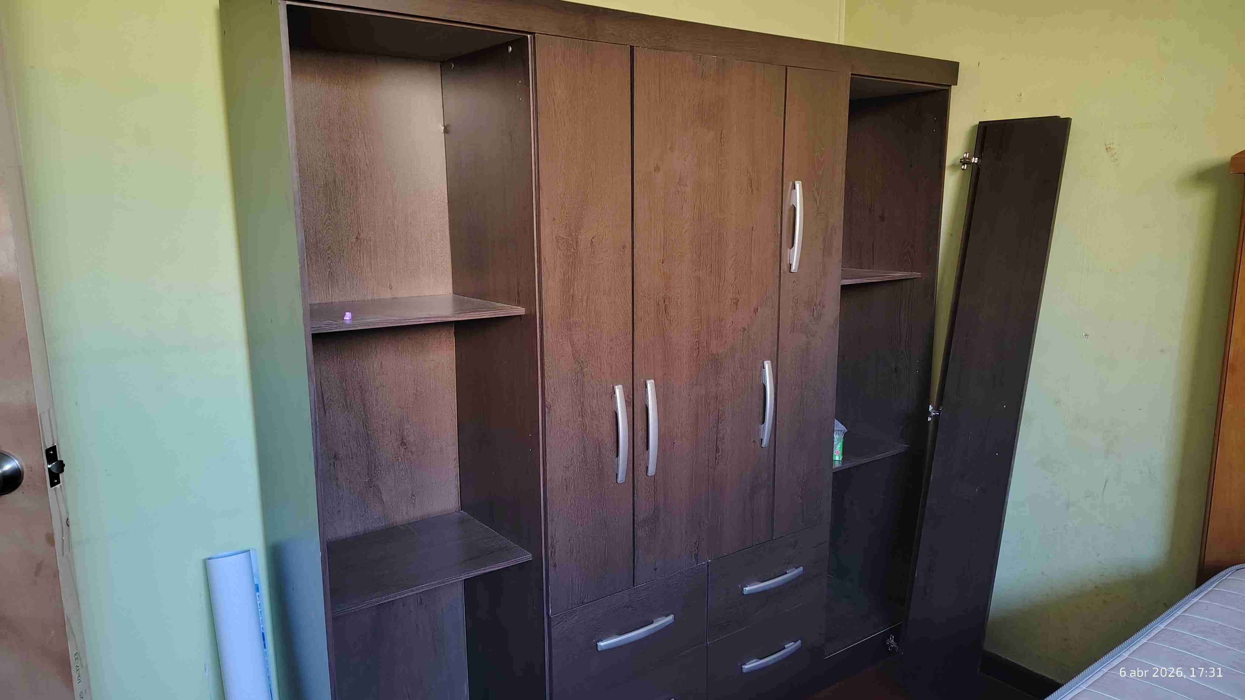 Armario grande de madera - miniatura 3