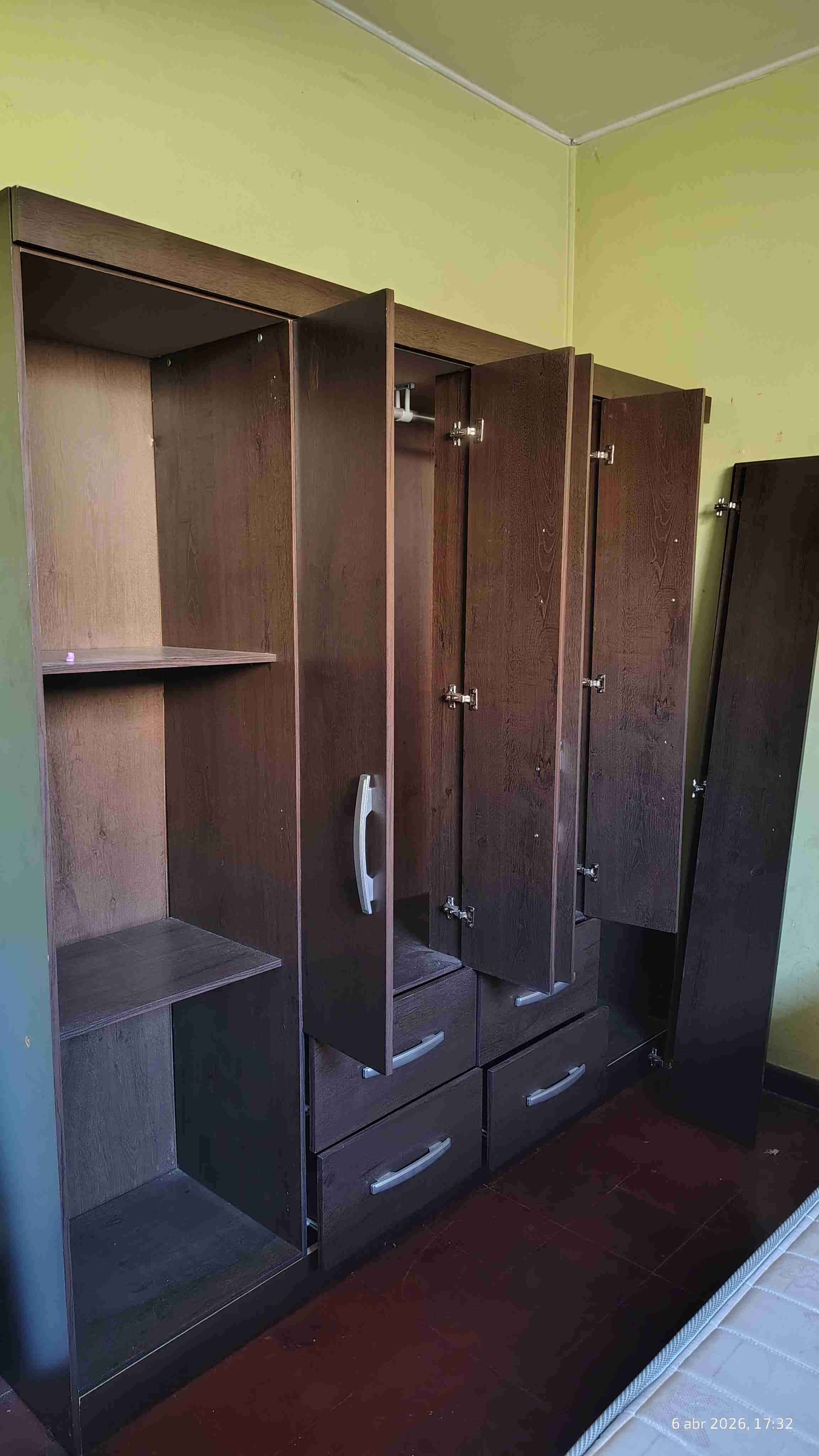 Armario grande de madera - miniatura 4