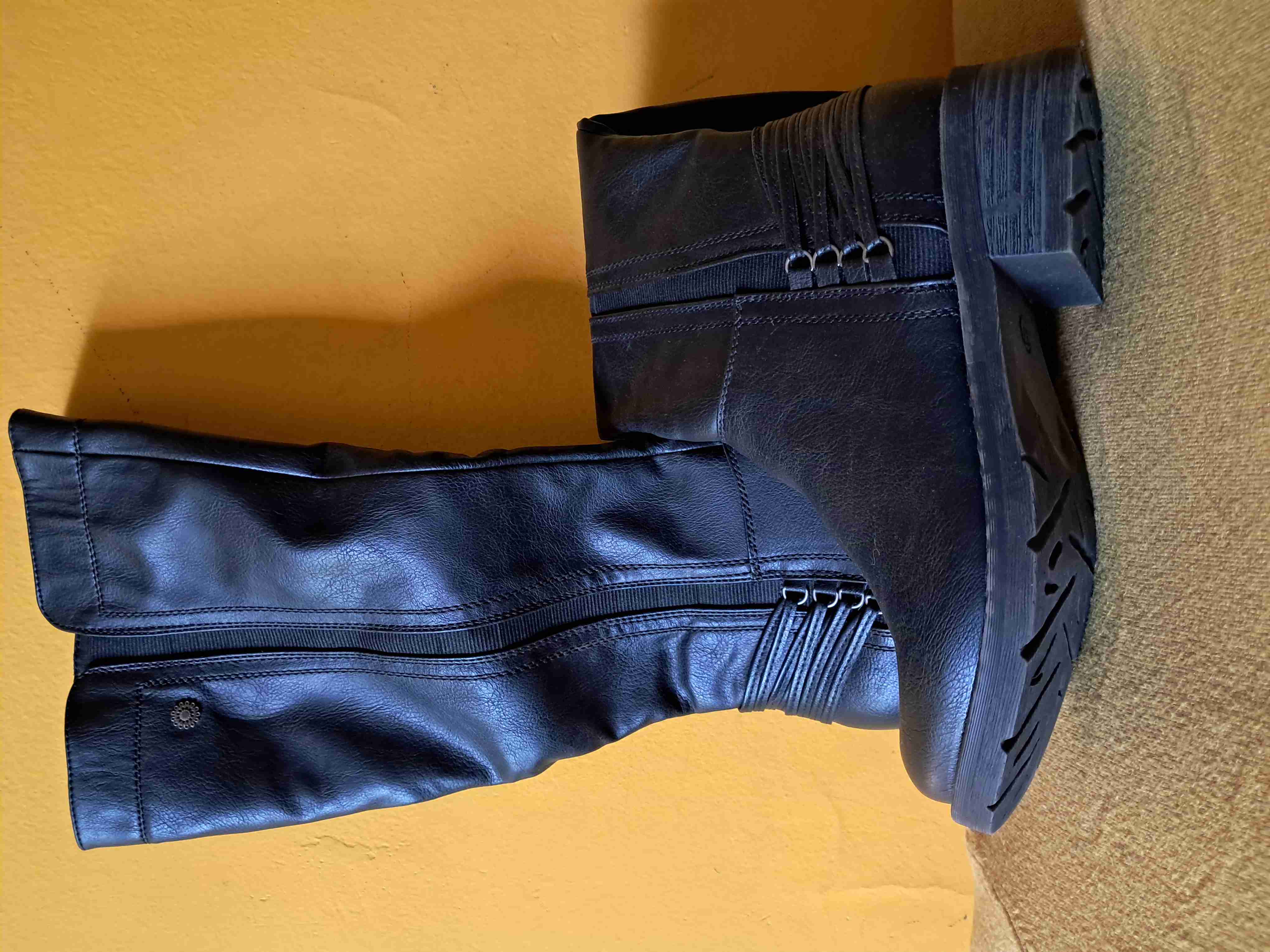 Botas negras de cuero - miniatura 1