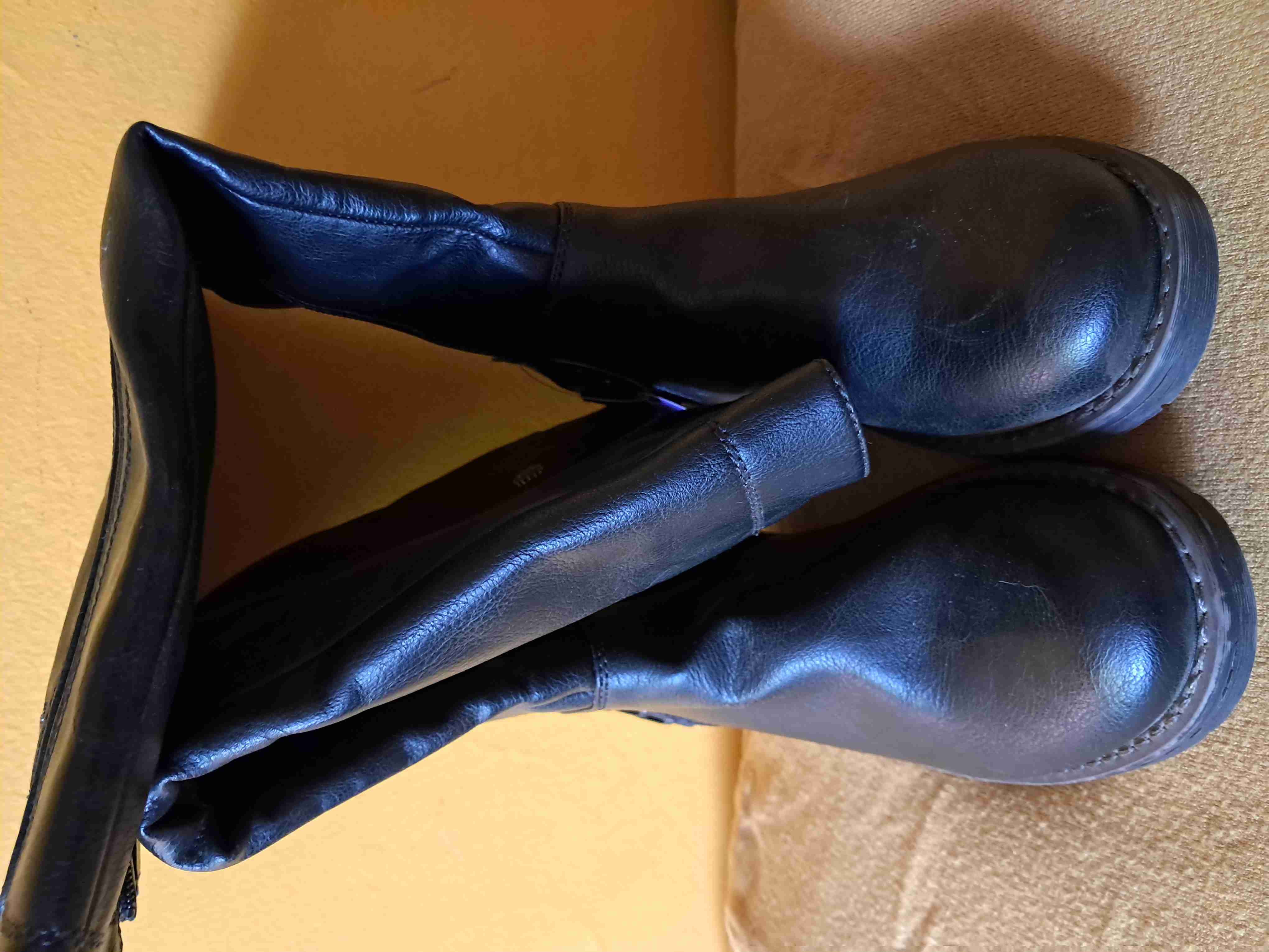 Botas negras de cuero - miniatura 2