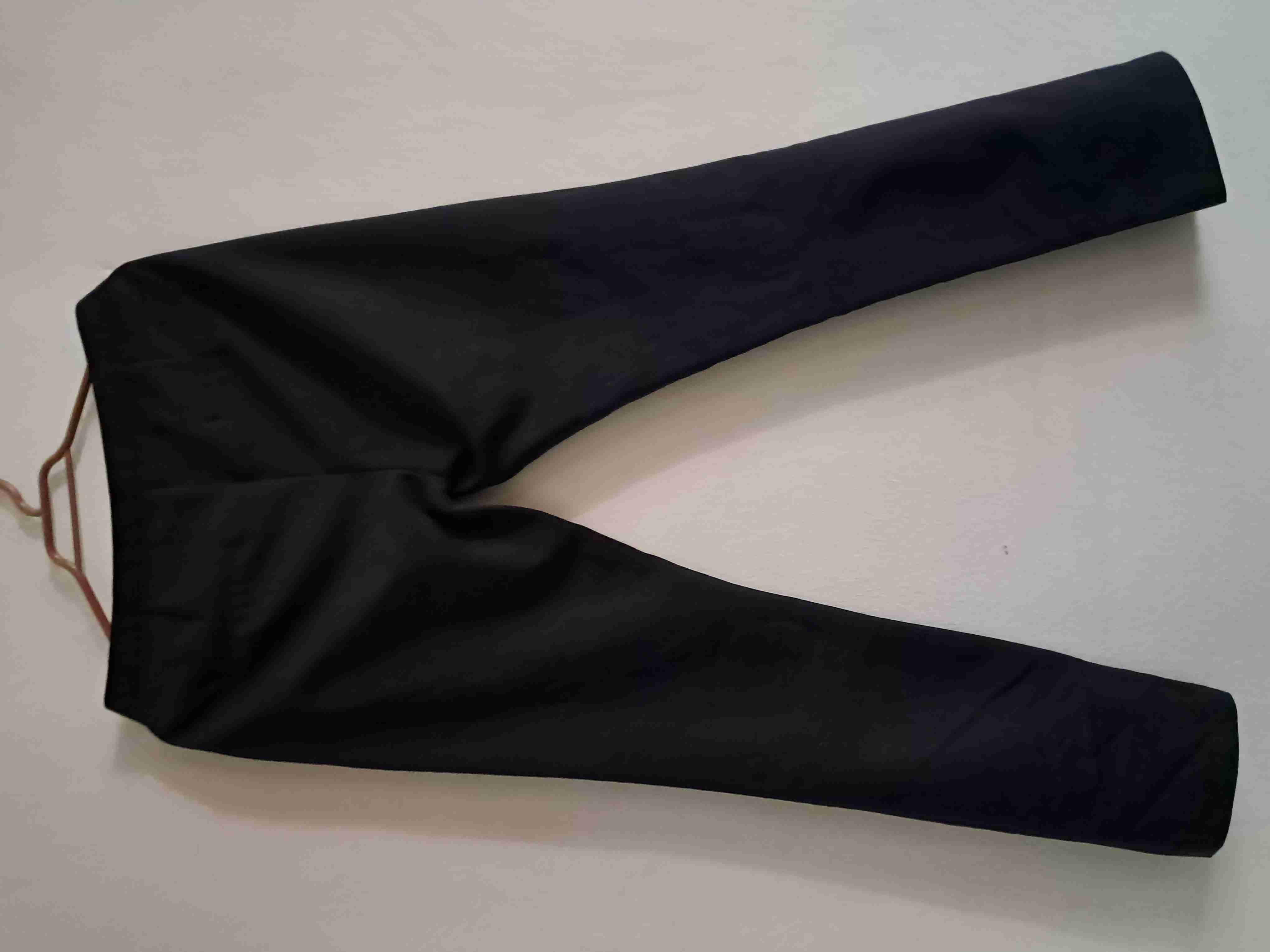 Pantalones negros con bolsillos - miniatura 2