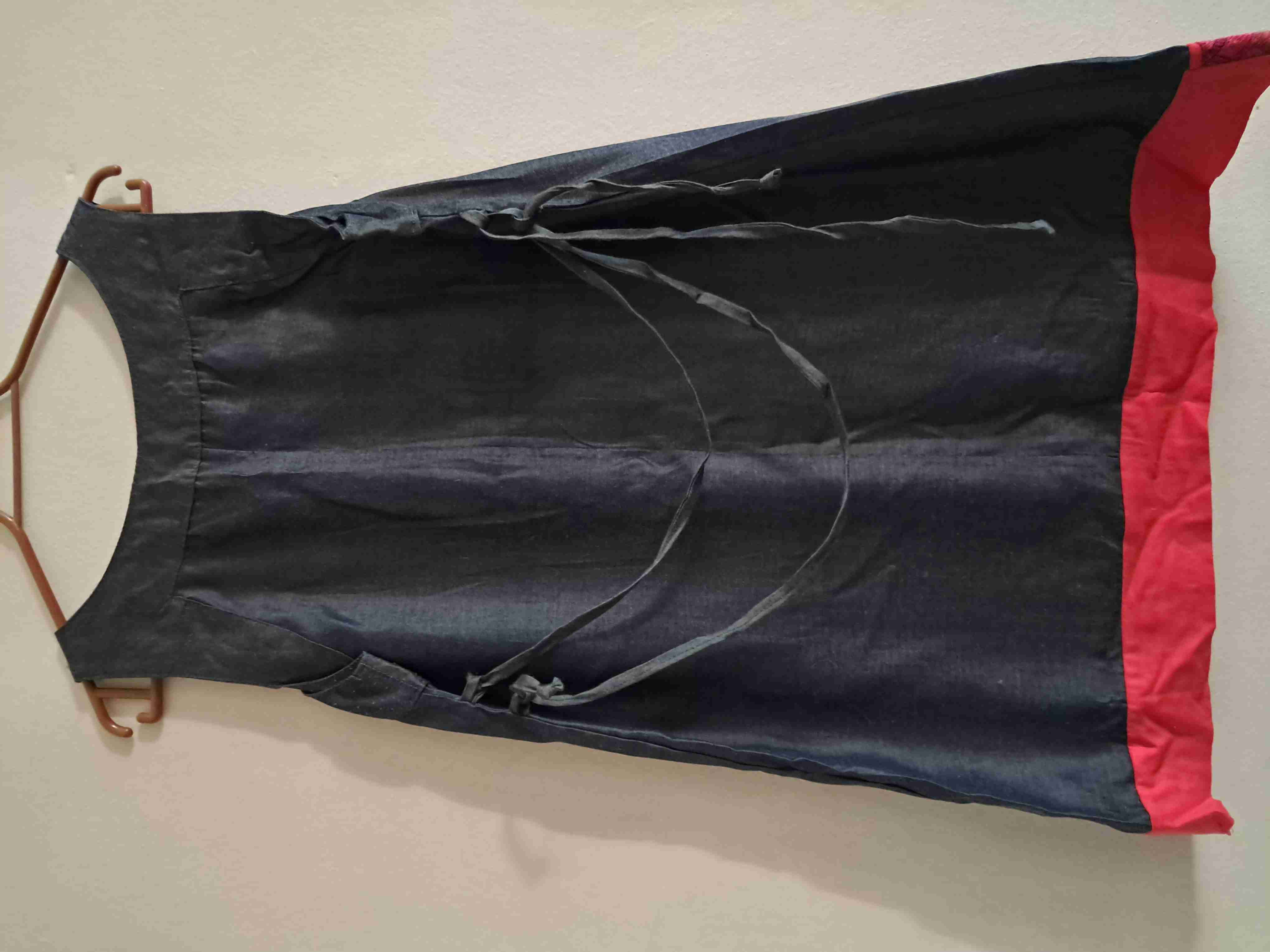 Vestido azul con borde rosado - miniatura 3