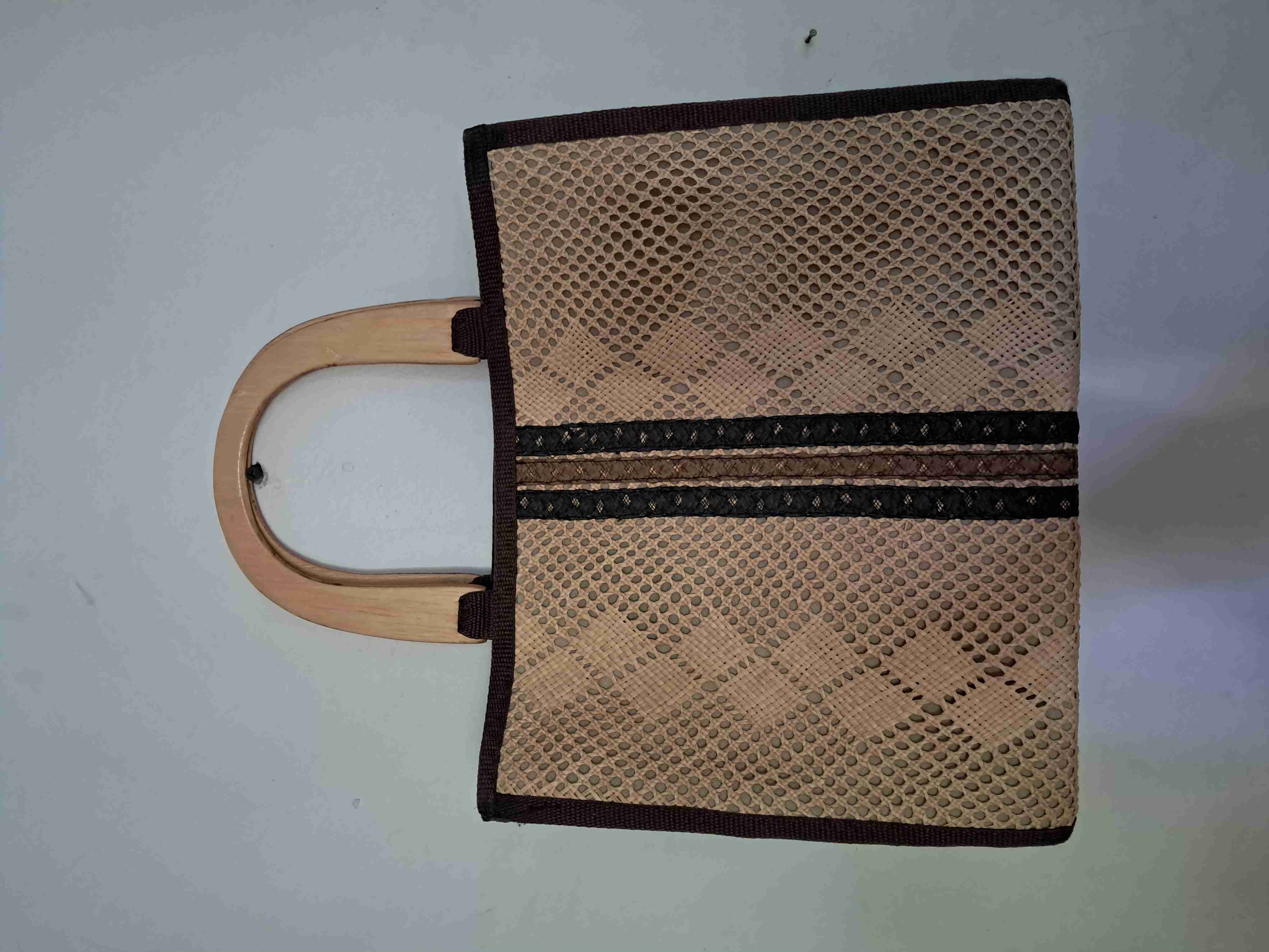 Bolso de mano tejido beige - miniatura 1