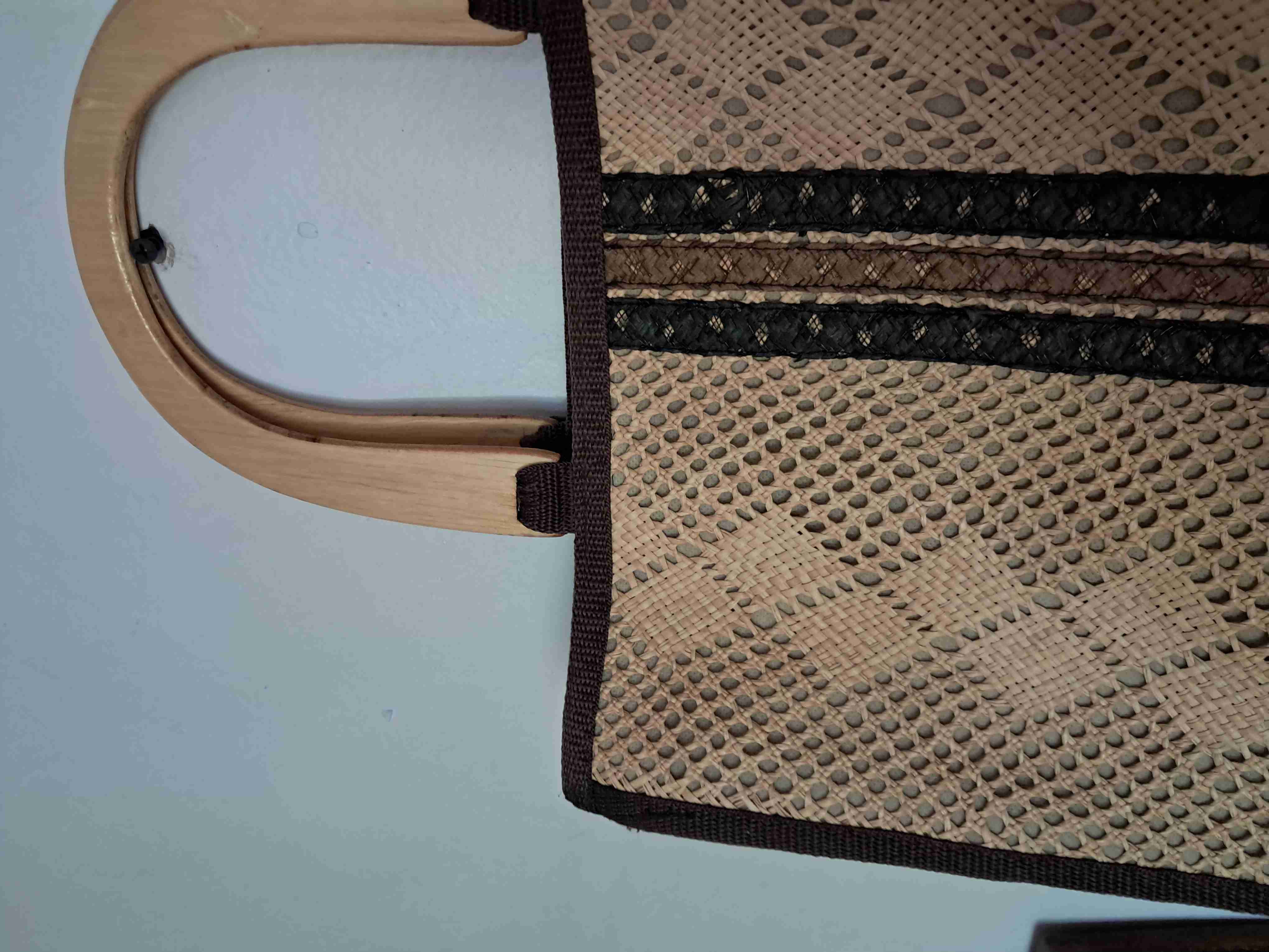 Bolso de mano tejido beige - miniatura 2