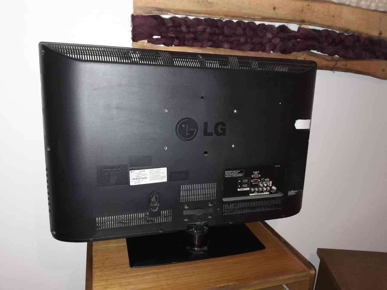 Televisor LCD Marca LG de 32” - 2