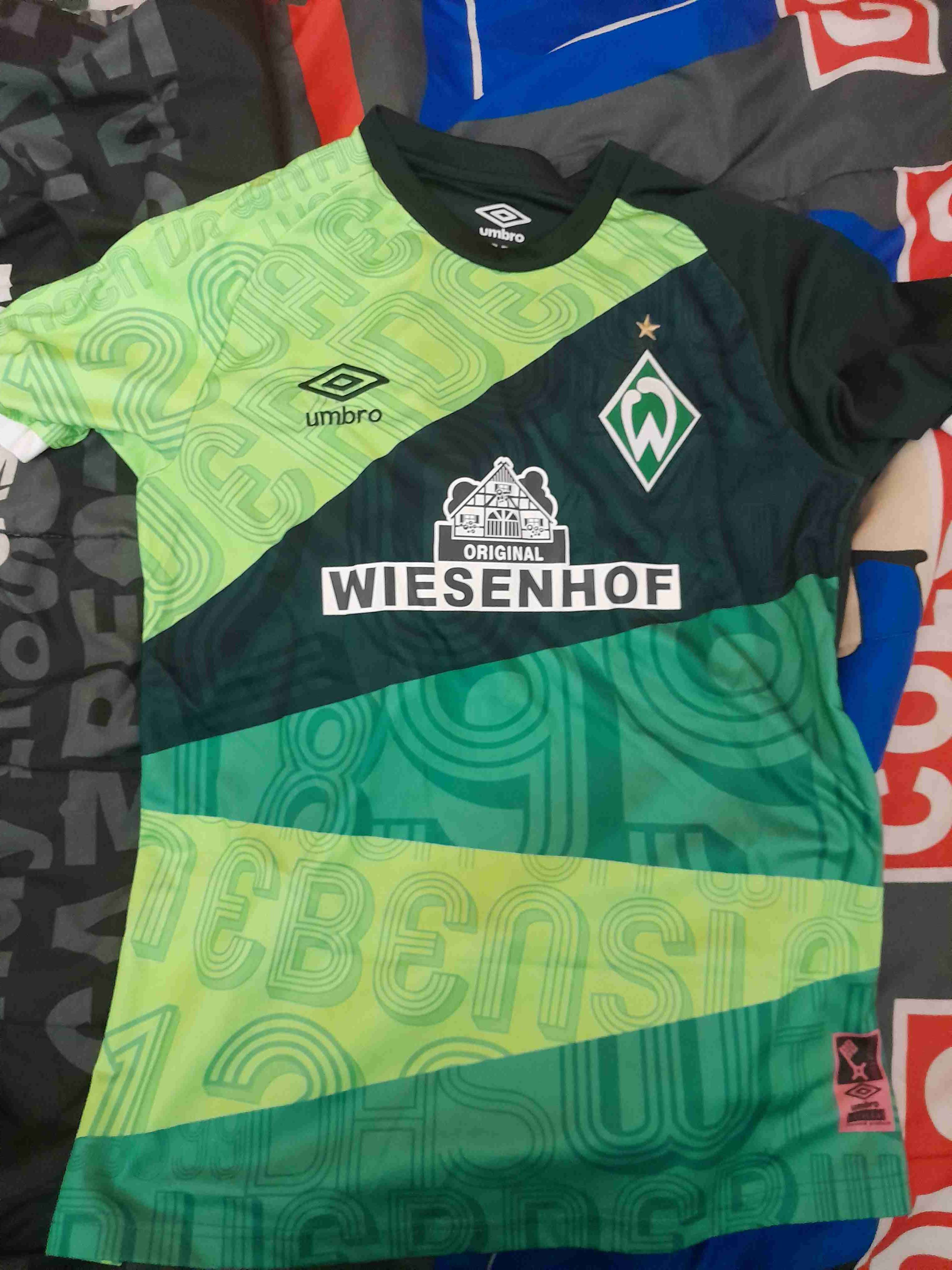 Camiseta deportiva verde Umbro - 1