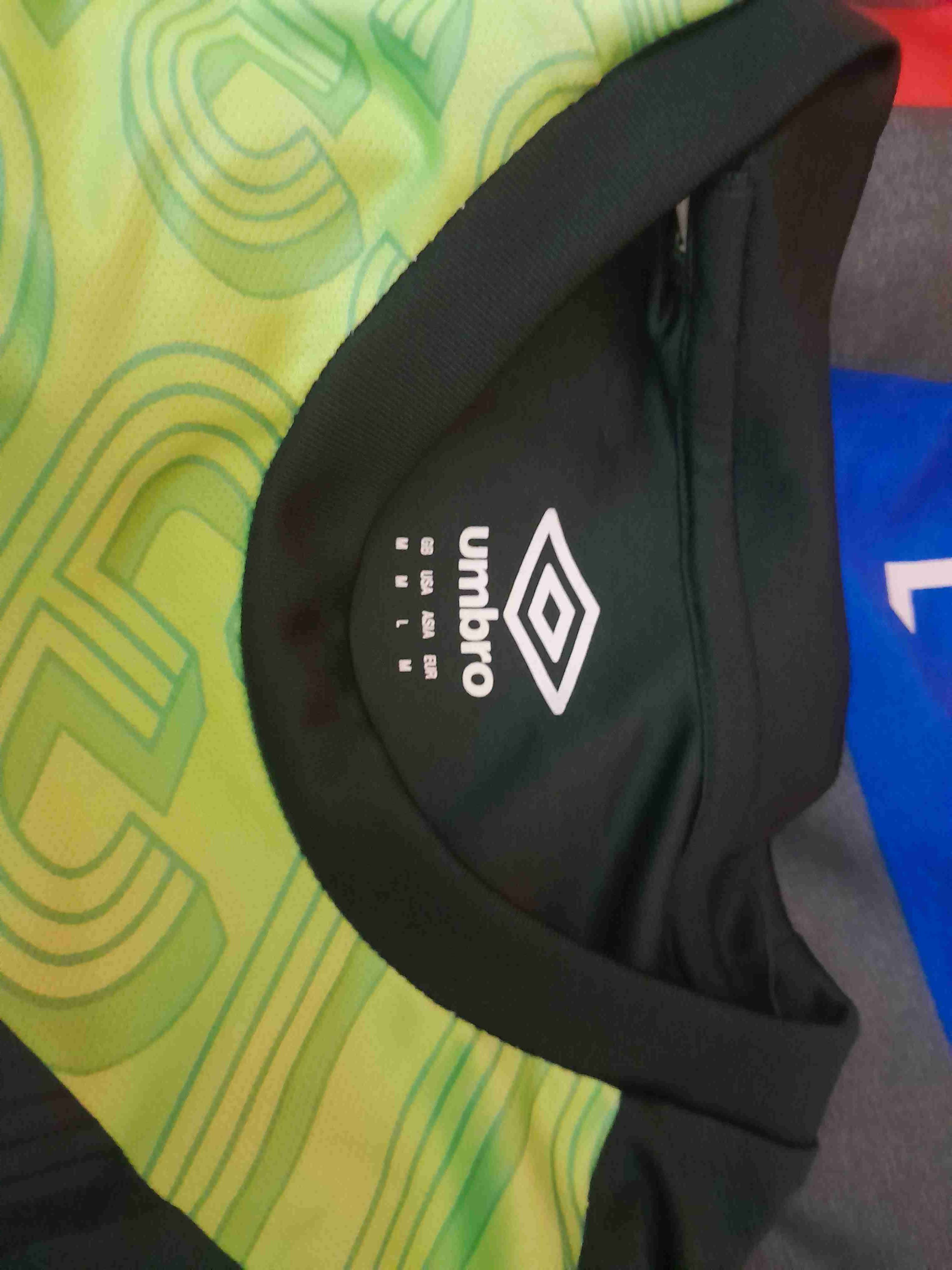 Camiseta deportiva verde Umbro - 2