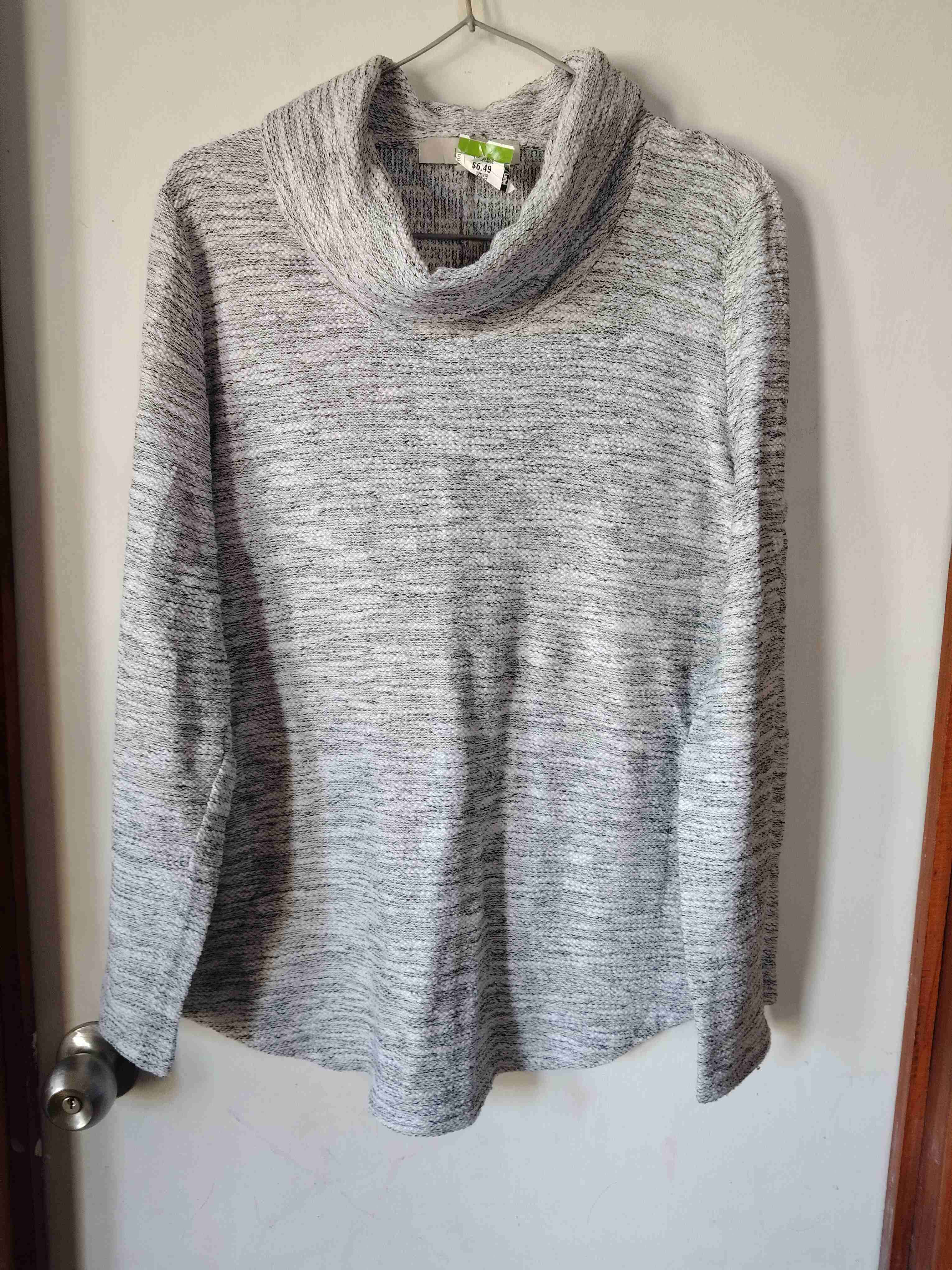 Suéter gris cuello alto - miniatura 2