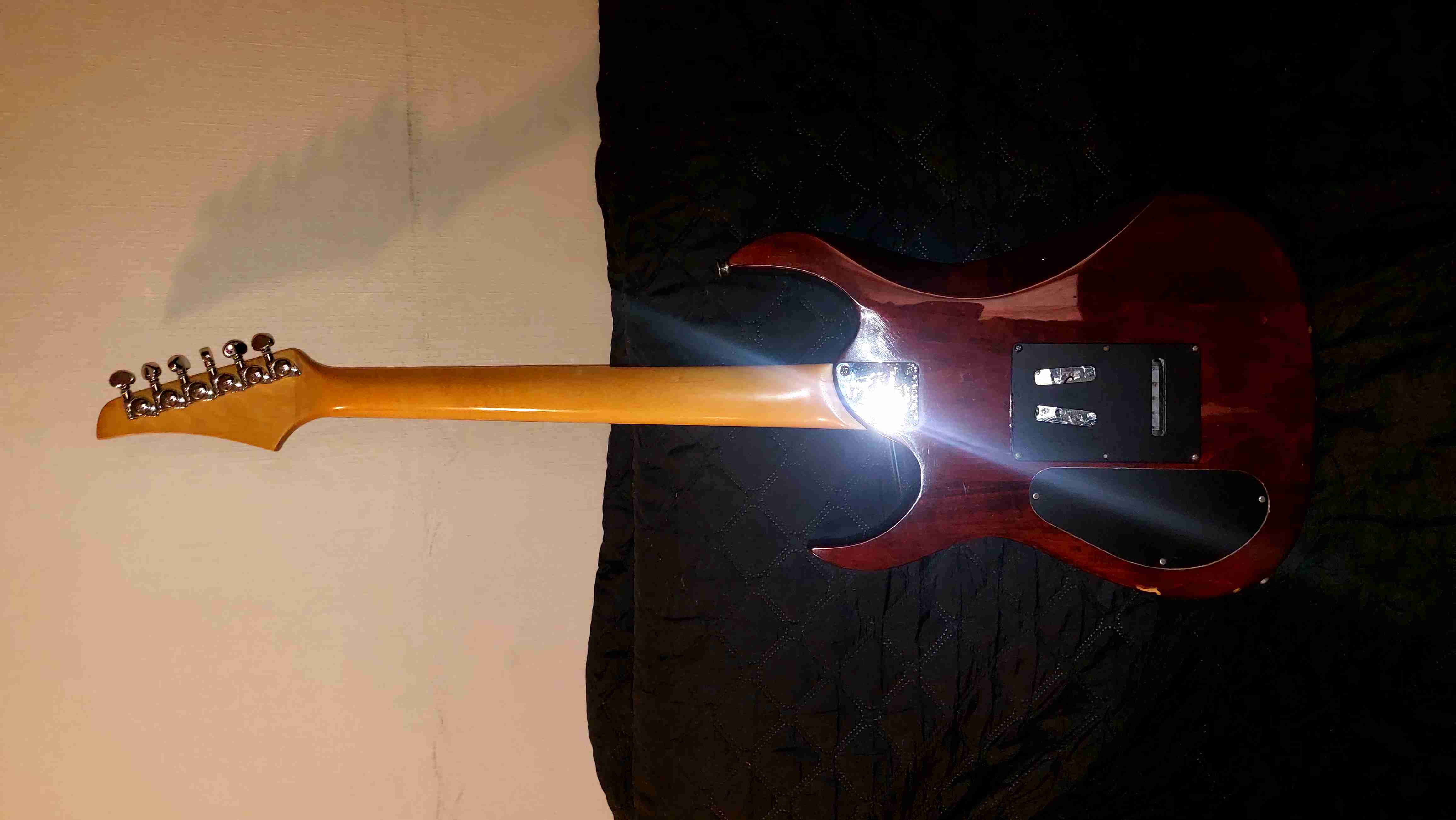 Guitarra eléctrica washburn - 1