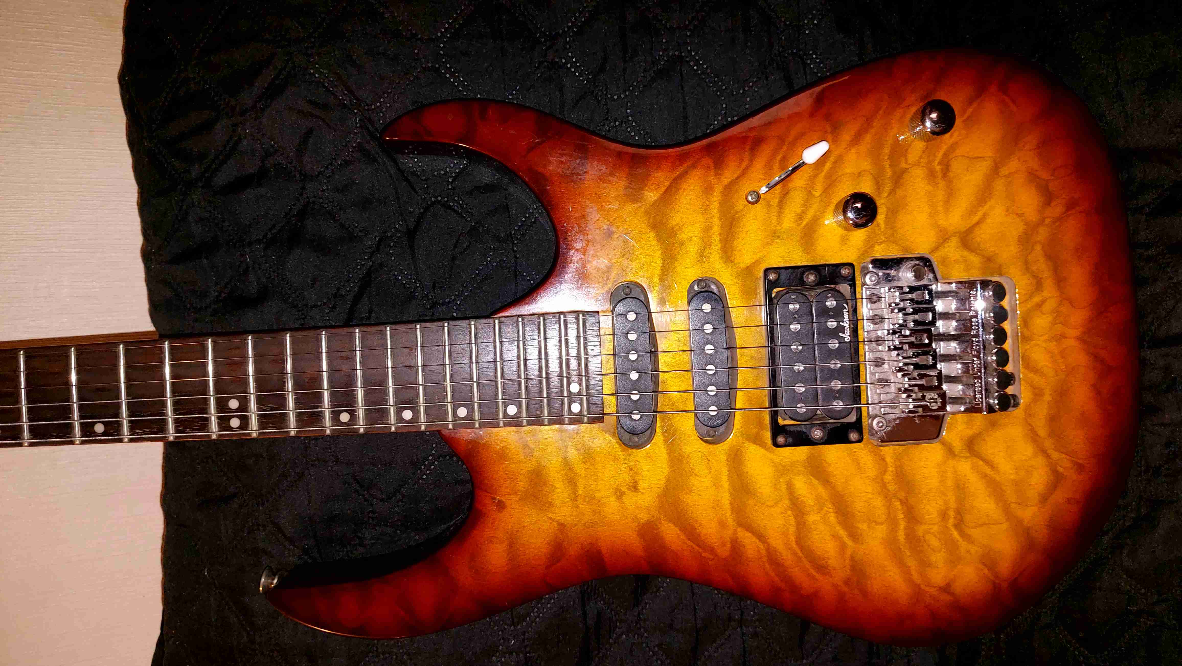 Guitarra eléctrica washburn - 2