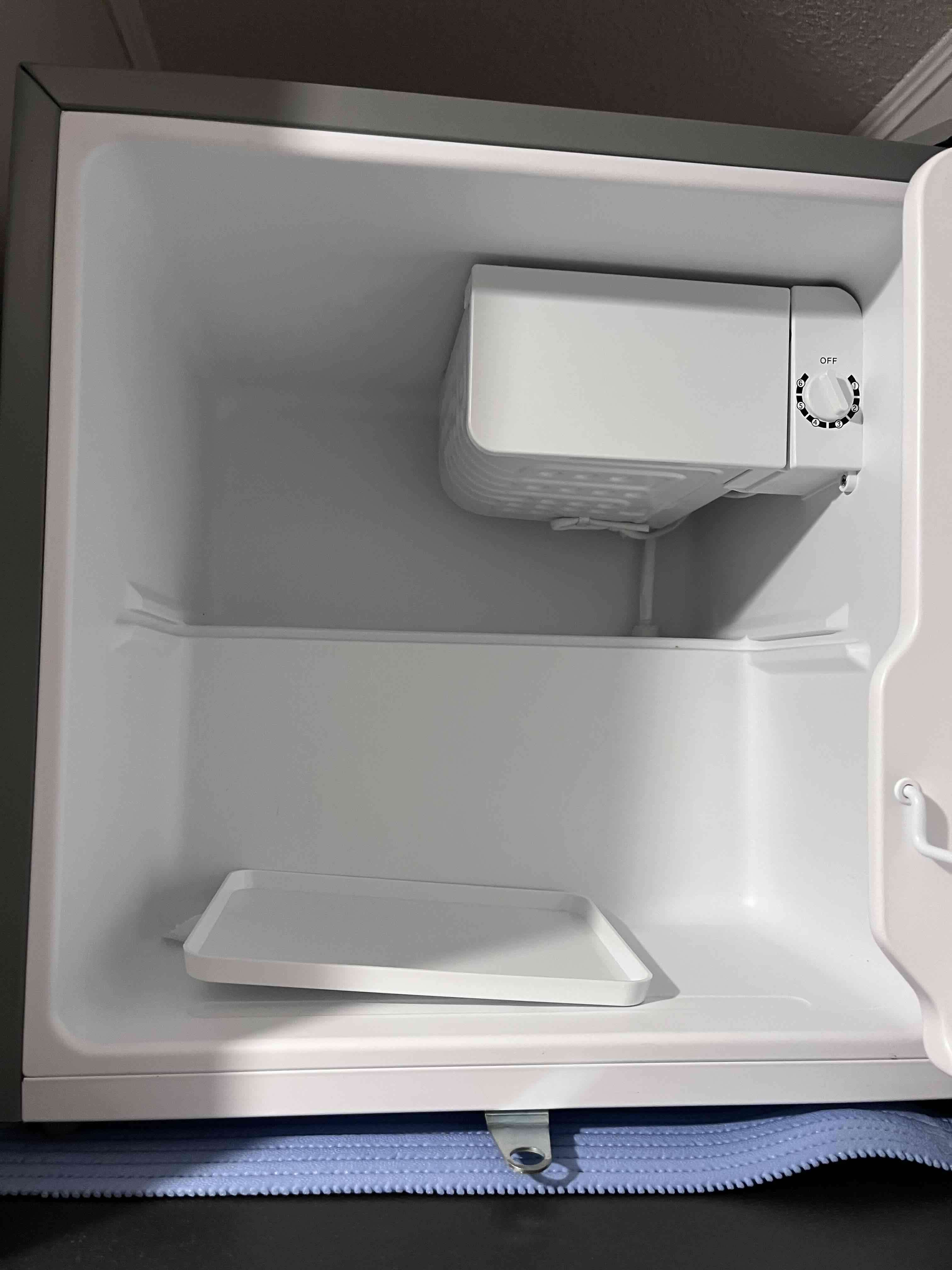 Mini refrigerador Mabe plateado - miniatura 2