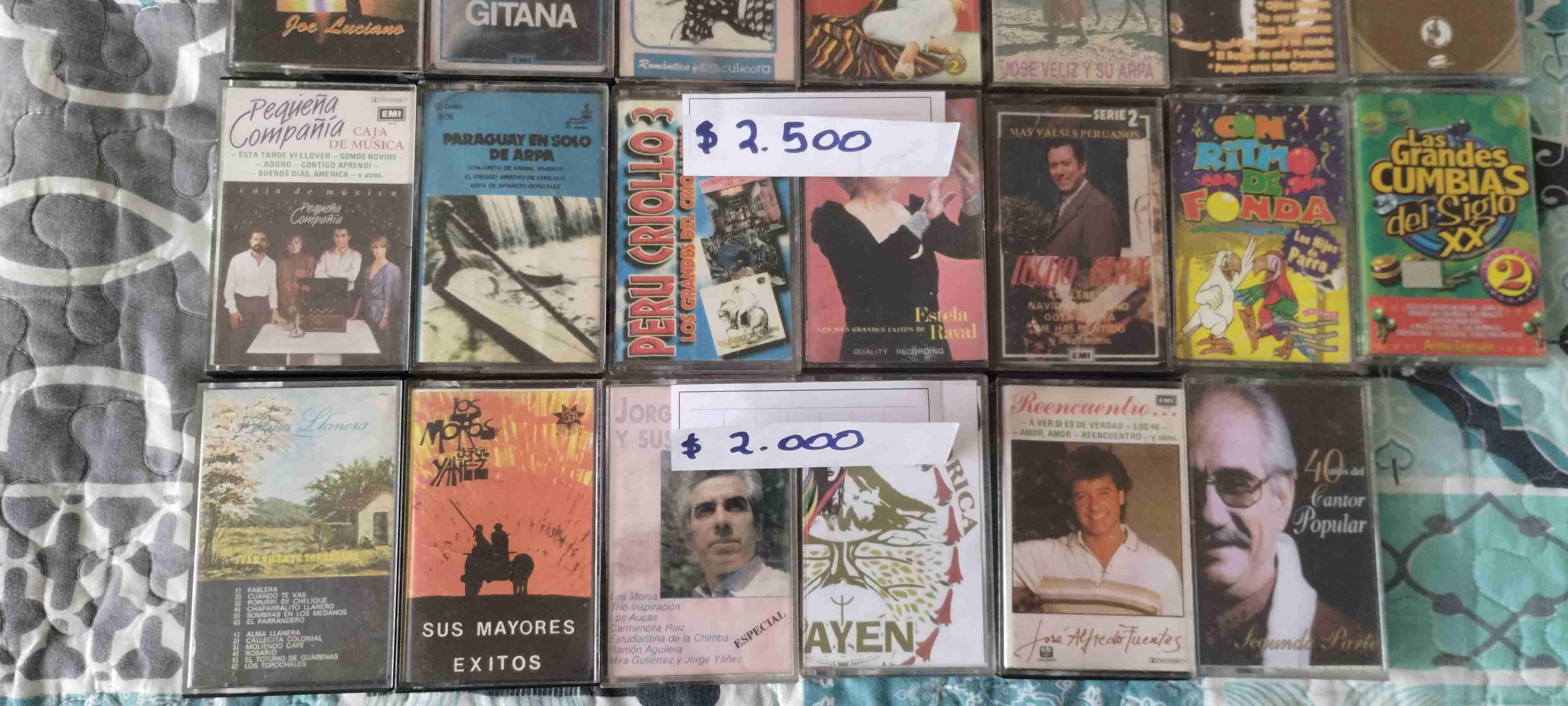 Cassettes de música variados - miniatura 1