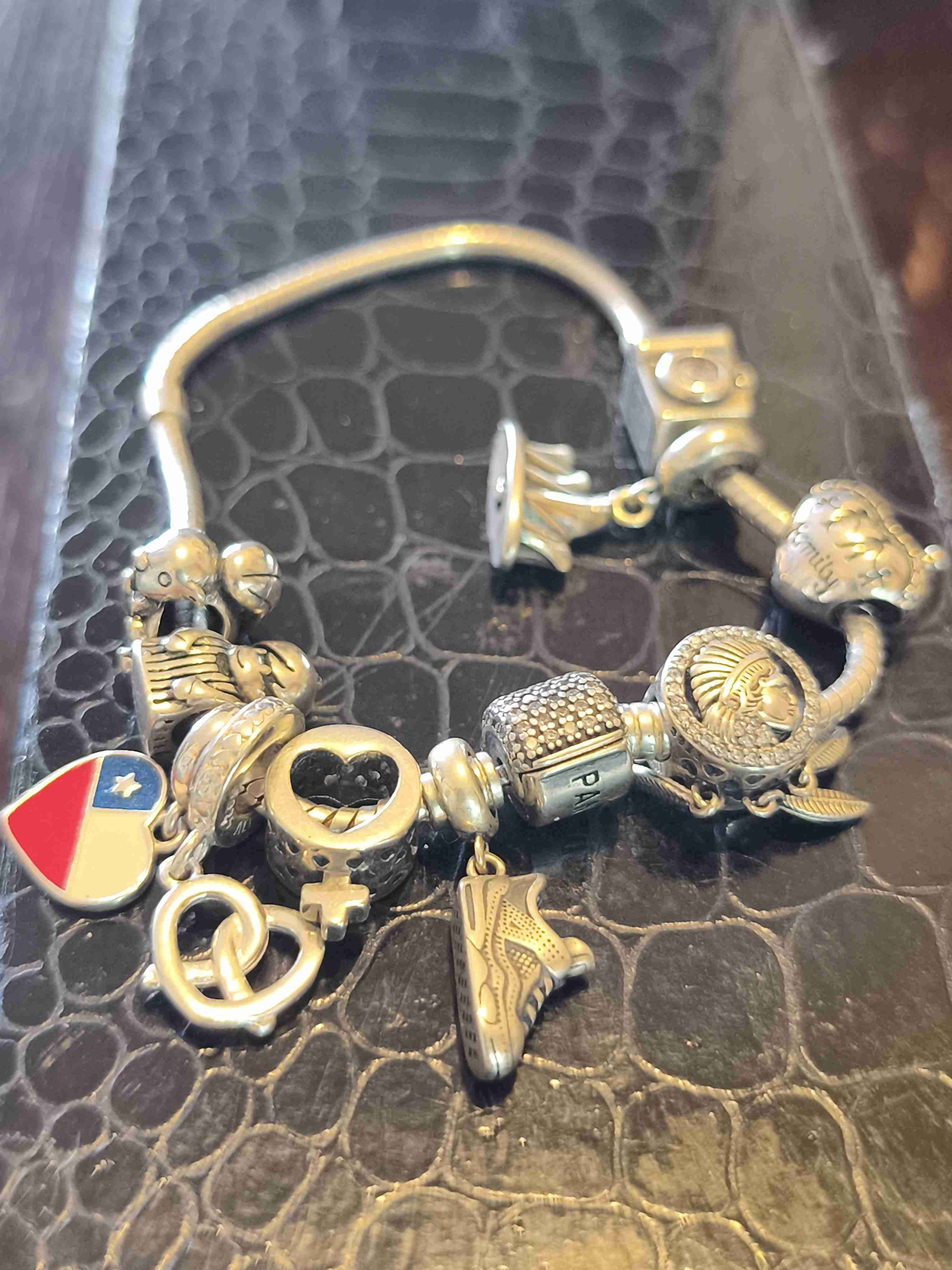 Pulsera de dijes plateada