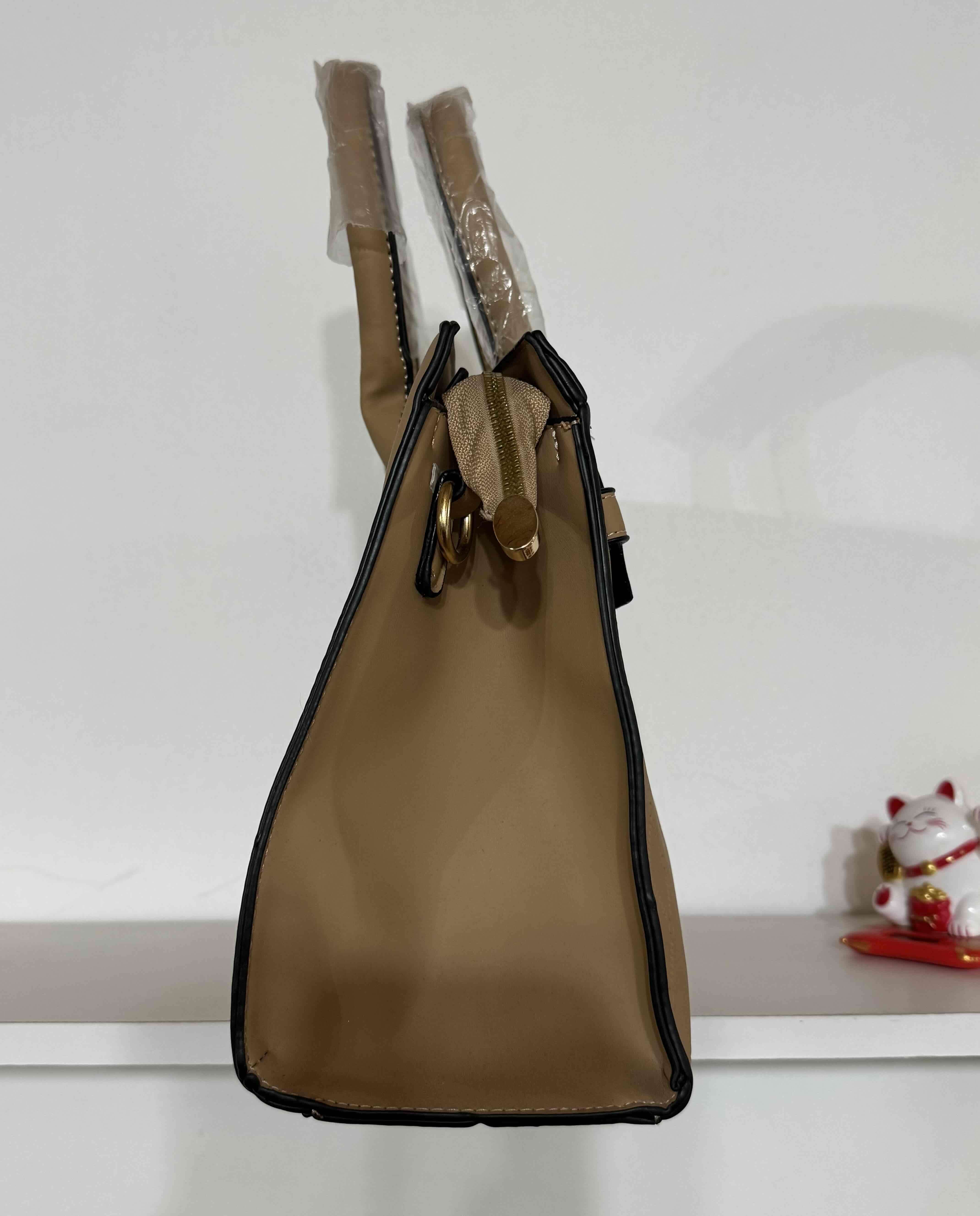 Cartera beige con diseño serpiente - miniatura 3