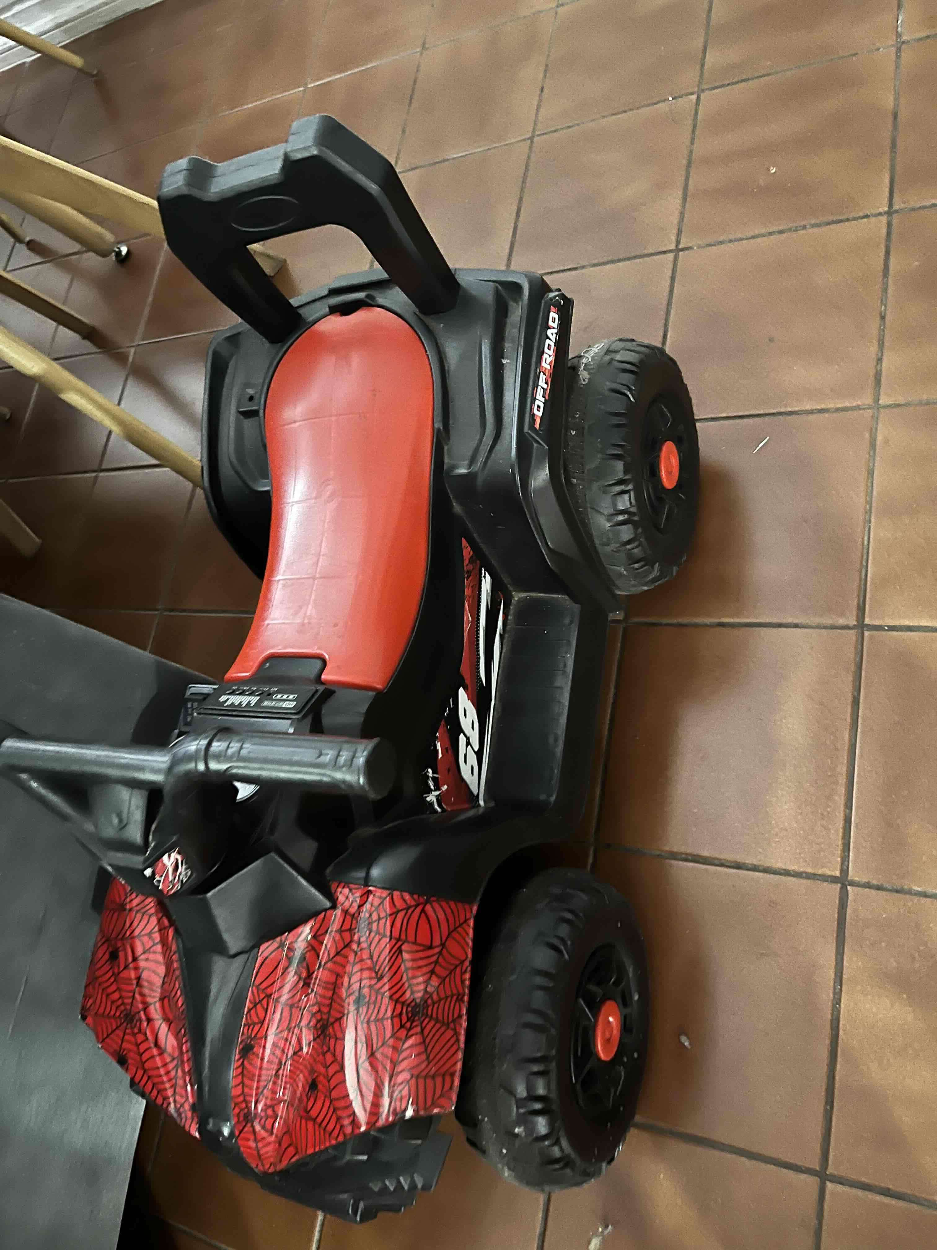 Cuatrimoto eléctrica infantil roja - miniatura 2