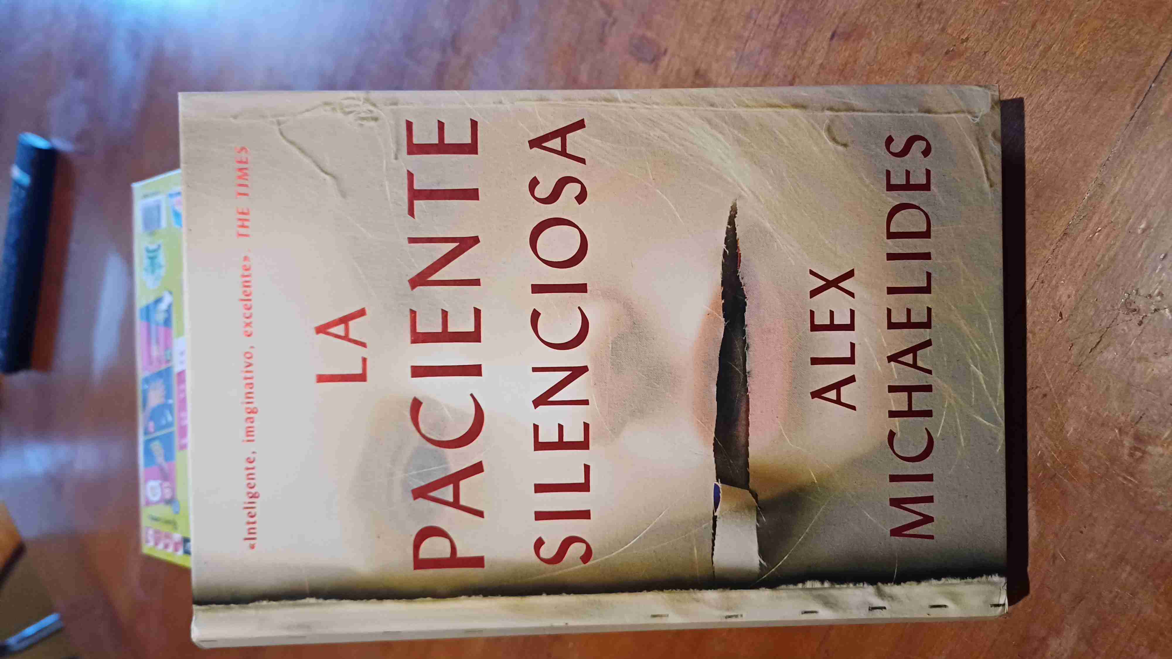 Libro La Paciente Silenciosa de Alex Michaelides - 1