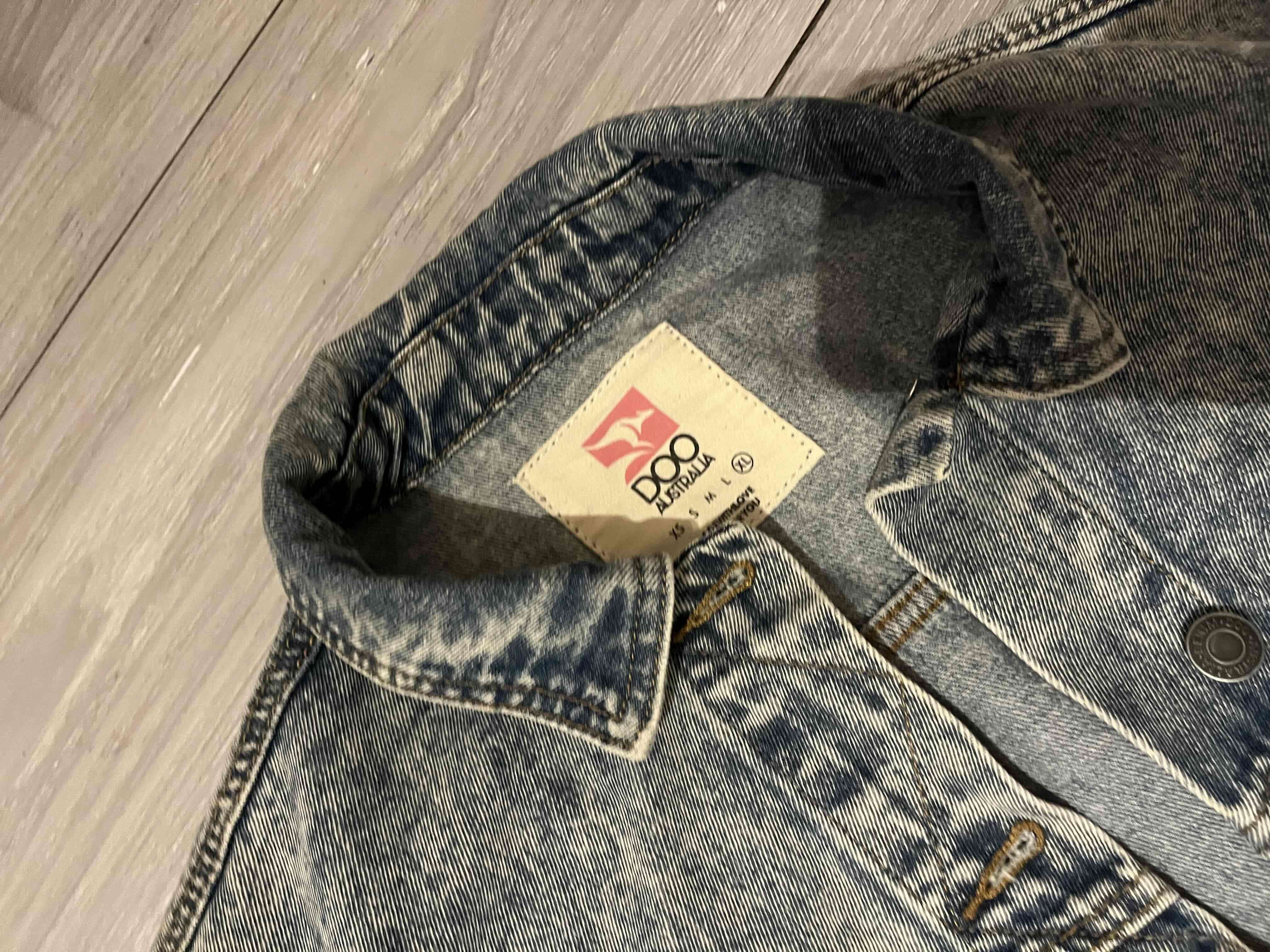 Chaqueta de mezclilla desgastada - miniatura 2