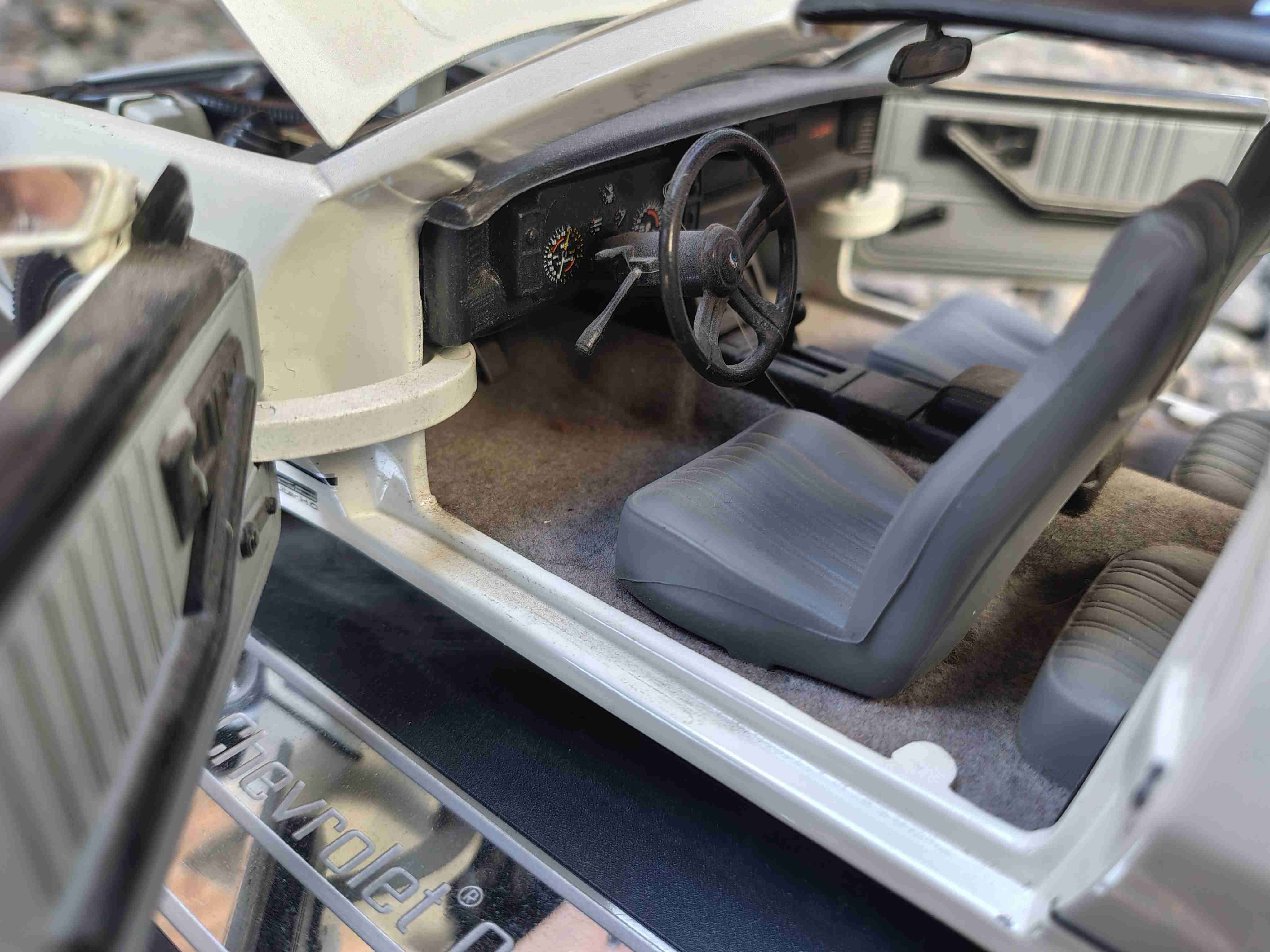 Camaro iroc z a escala 1/18 - miniatura 2