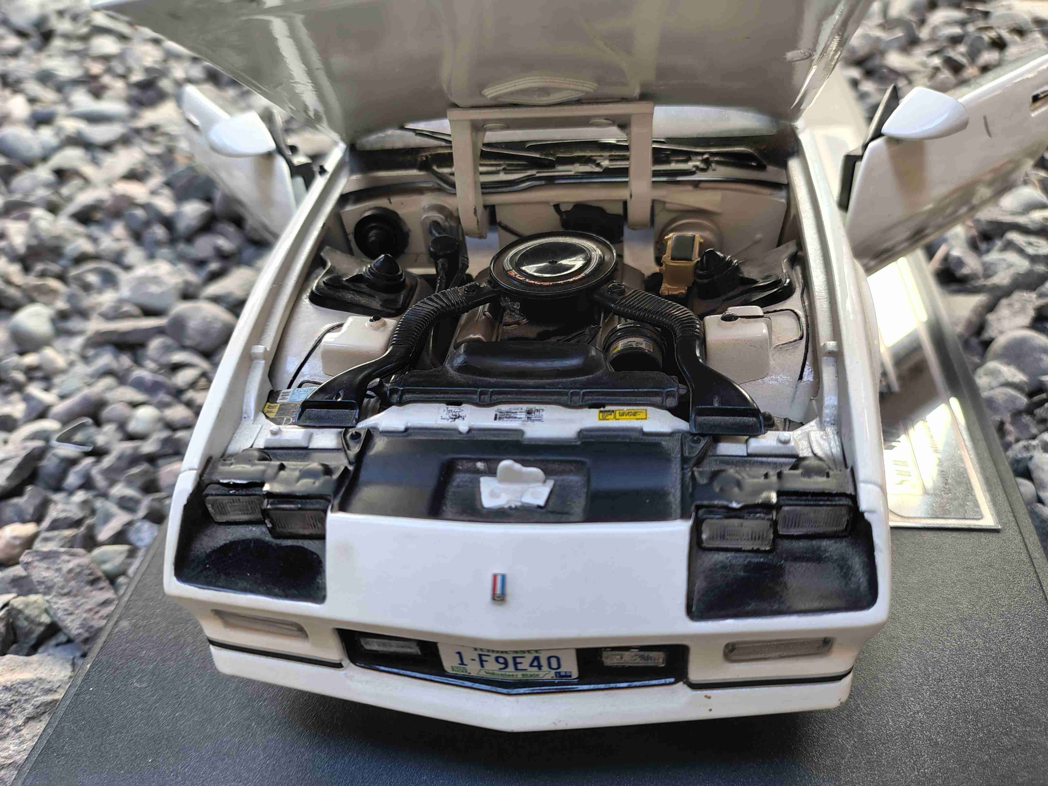 Camaro iroc z a escala 1/18 - miniatura 4