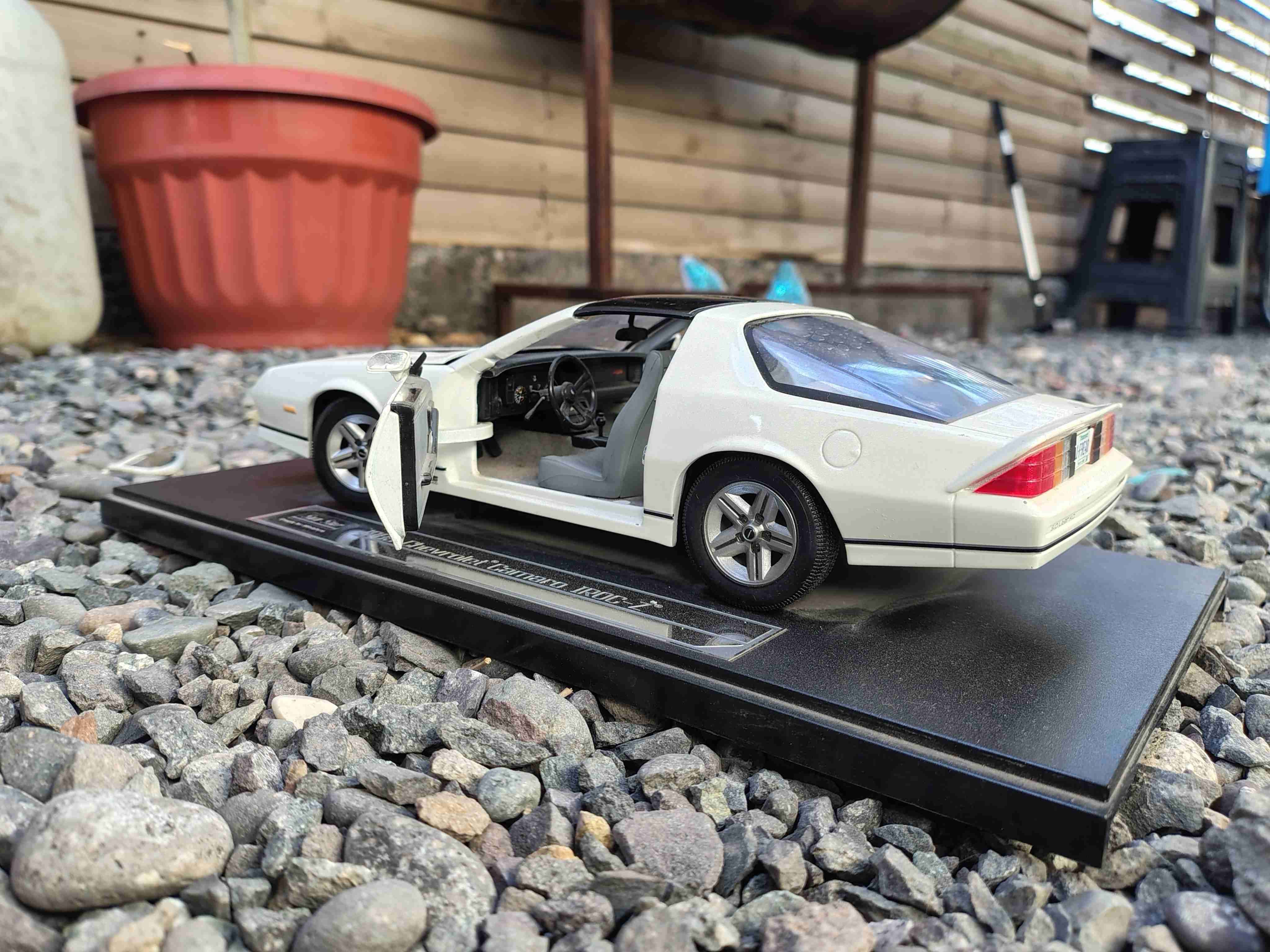 Camaro iroc z a escala 1/18 - miniatura 6