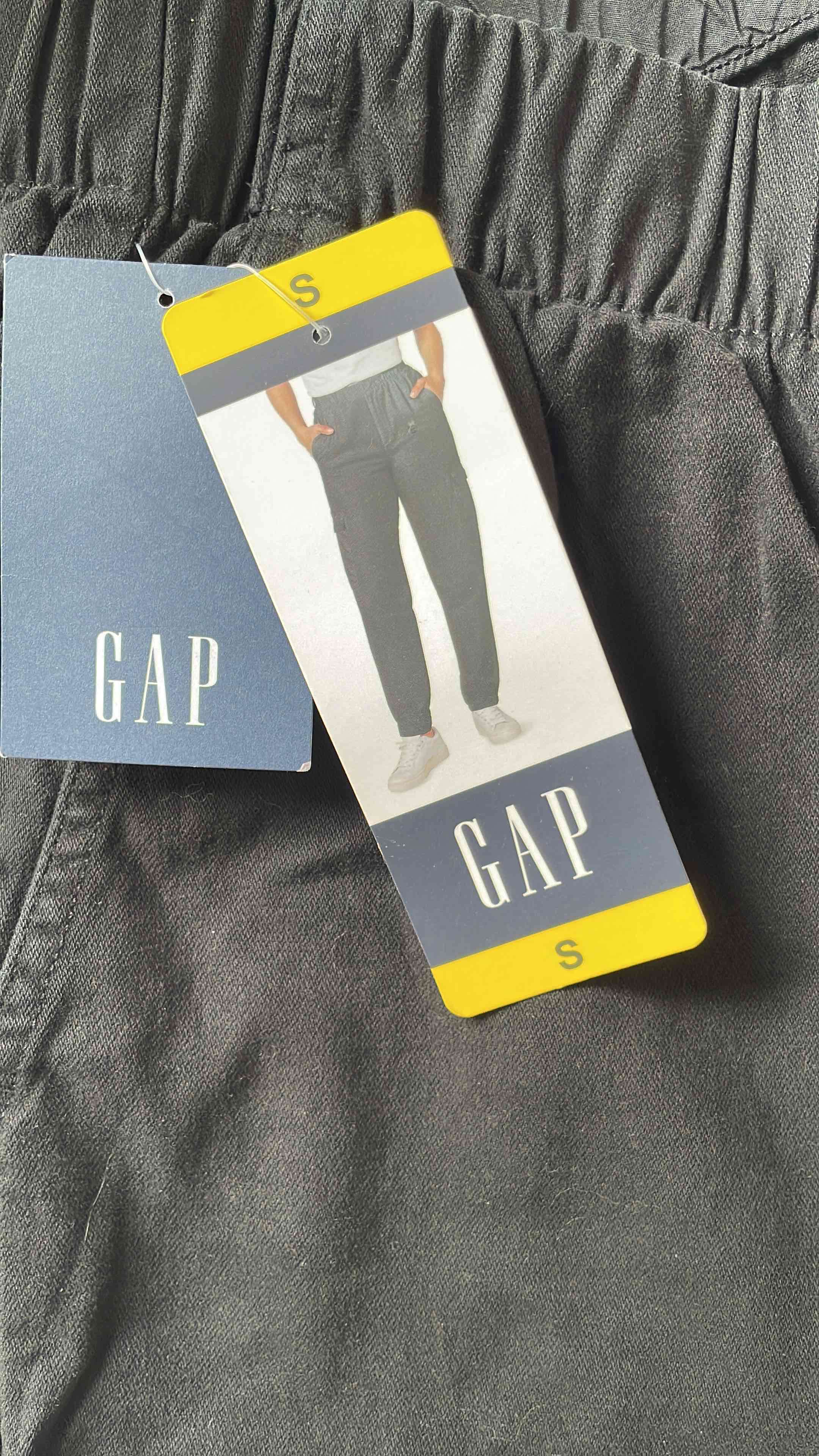 Pantalones GAP negros - 1