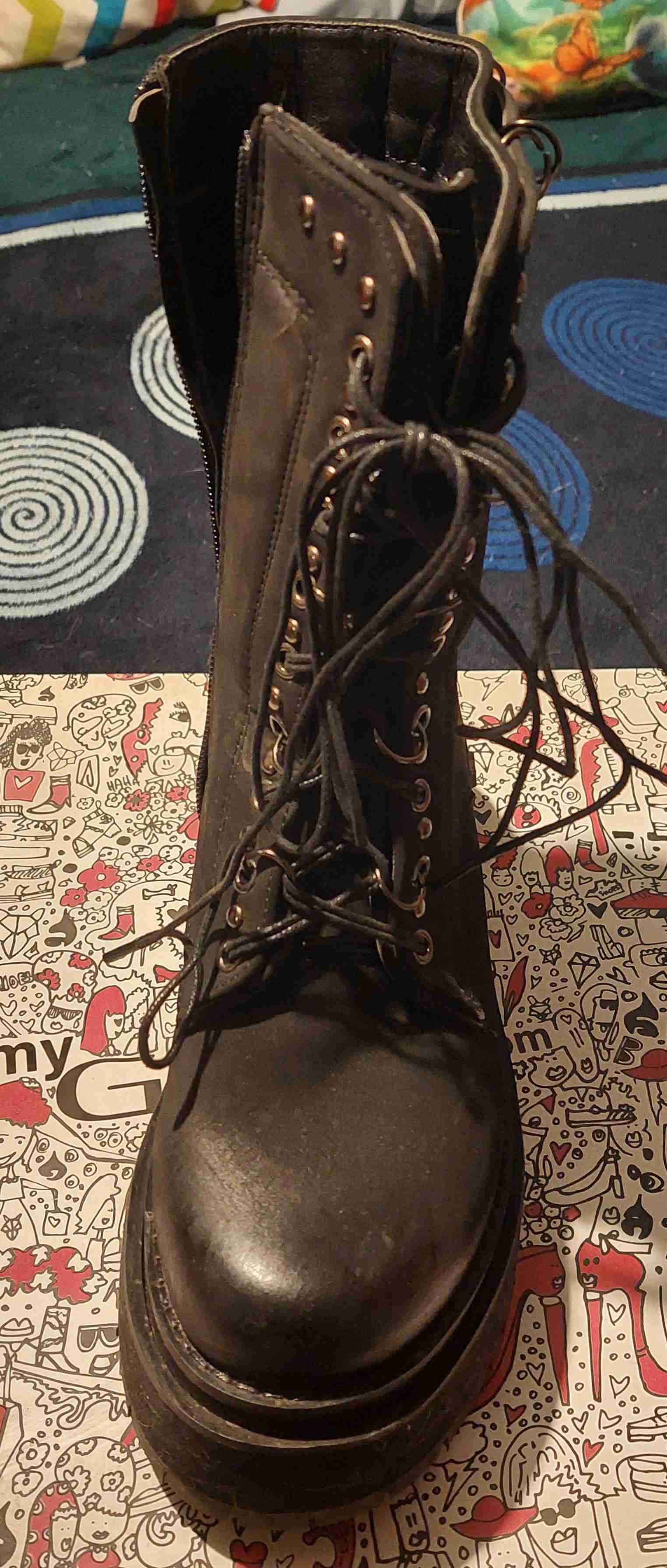 Botas negras con plataforma y tachas - miniatura 3