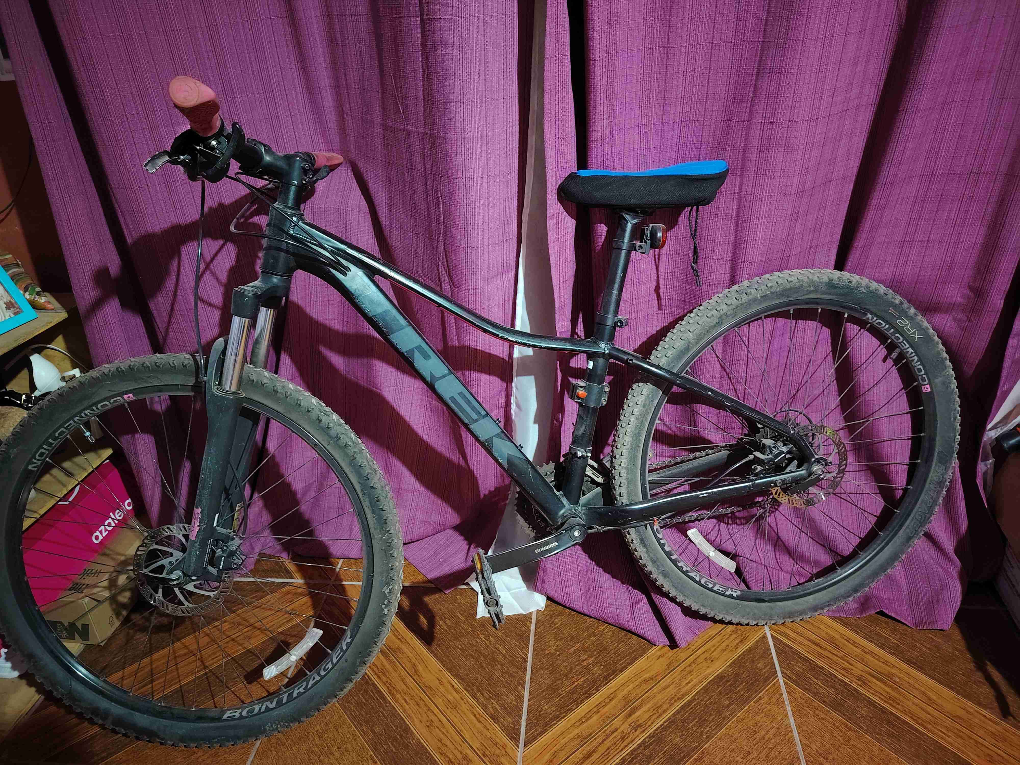 Bicicleta de montaña negra
