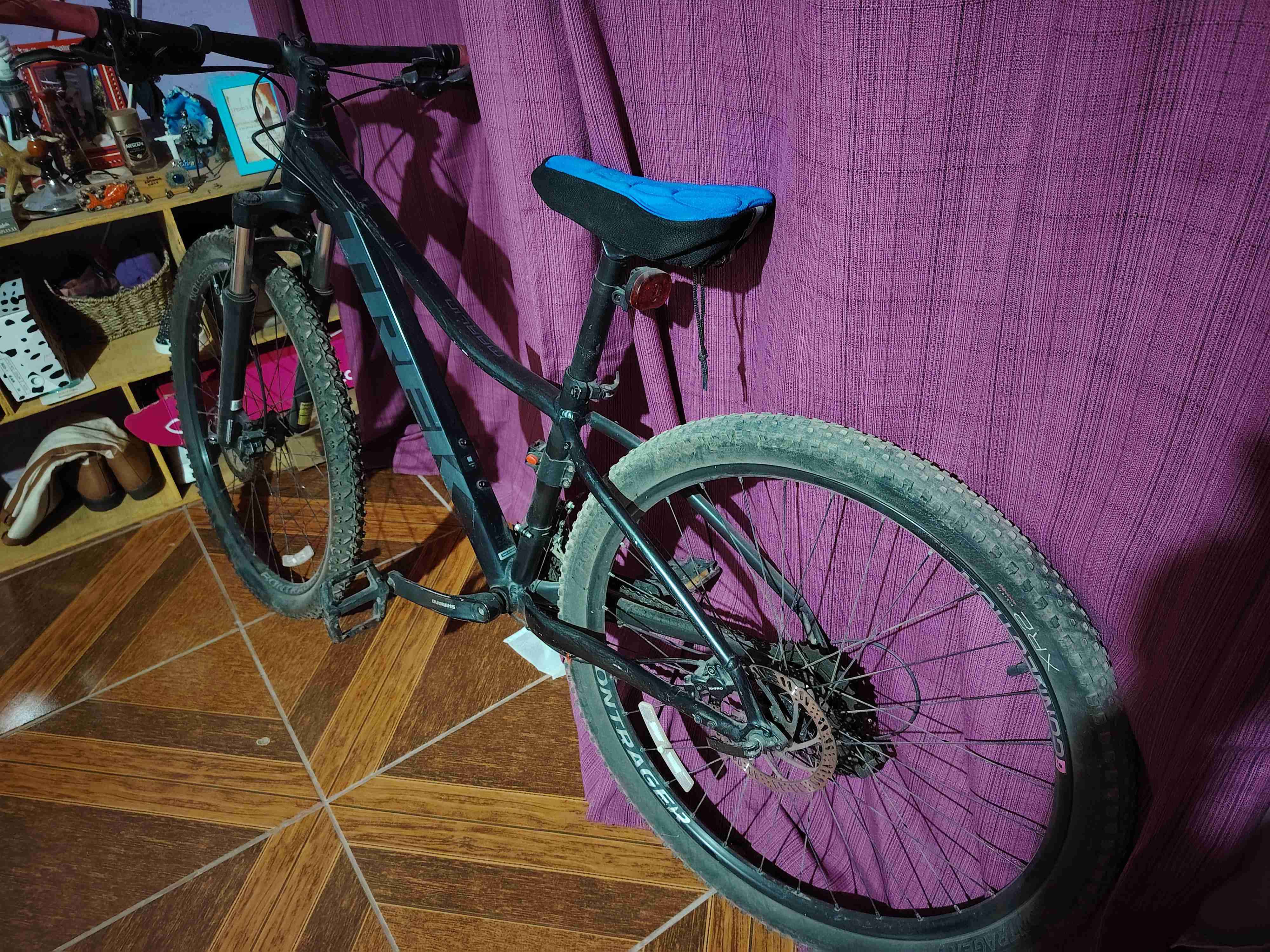 Bicicleta de montaña negra - 2