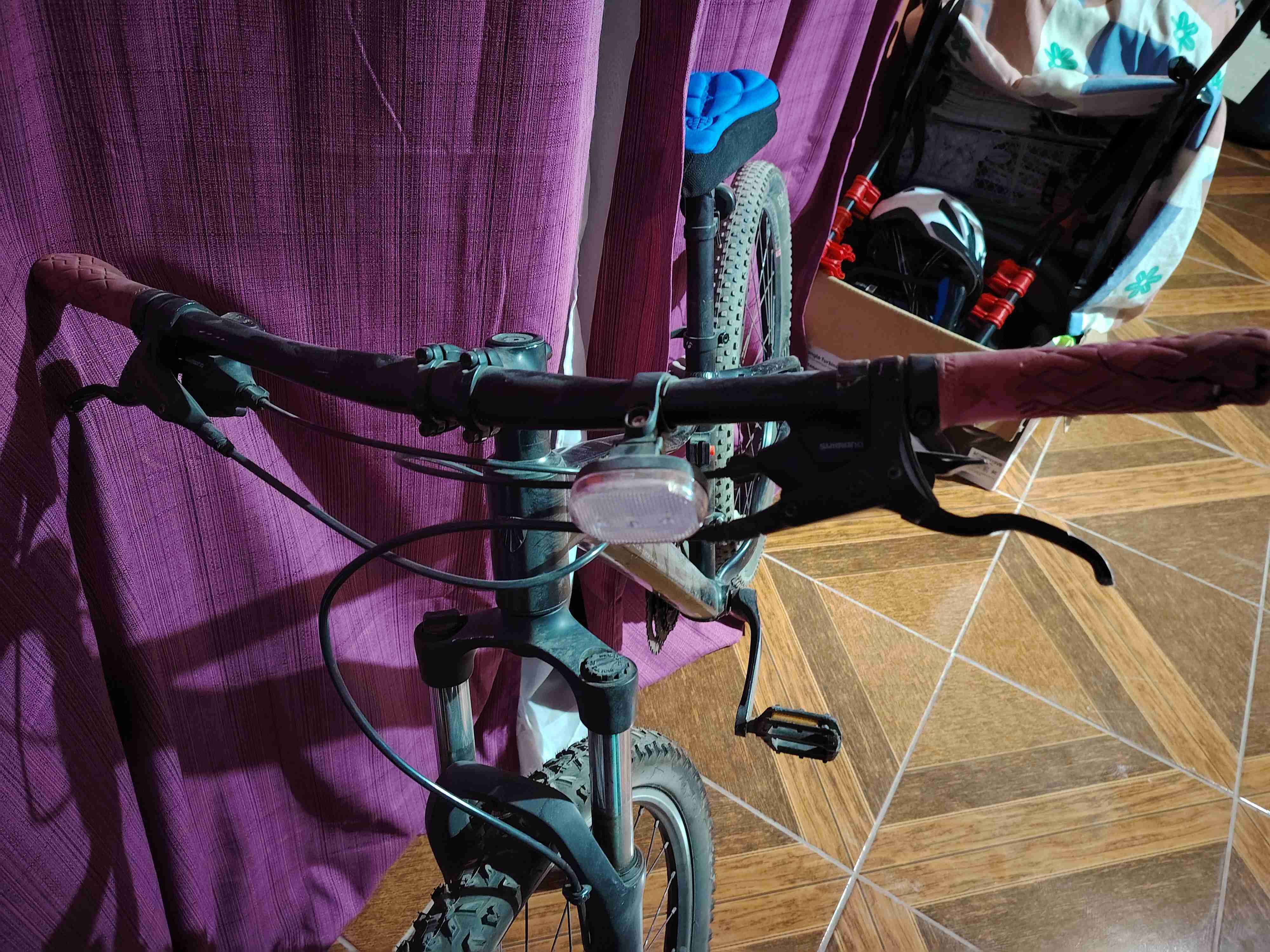 Bicicleta de montaña negra - 3