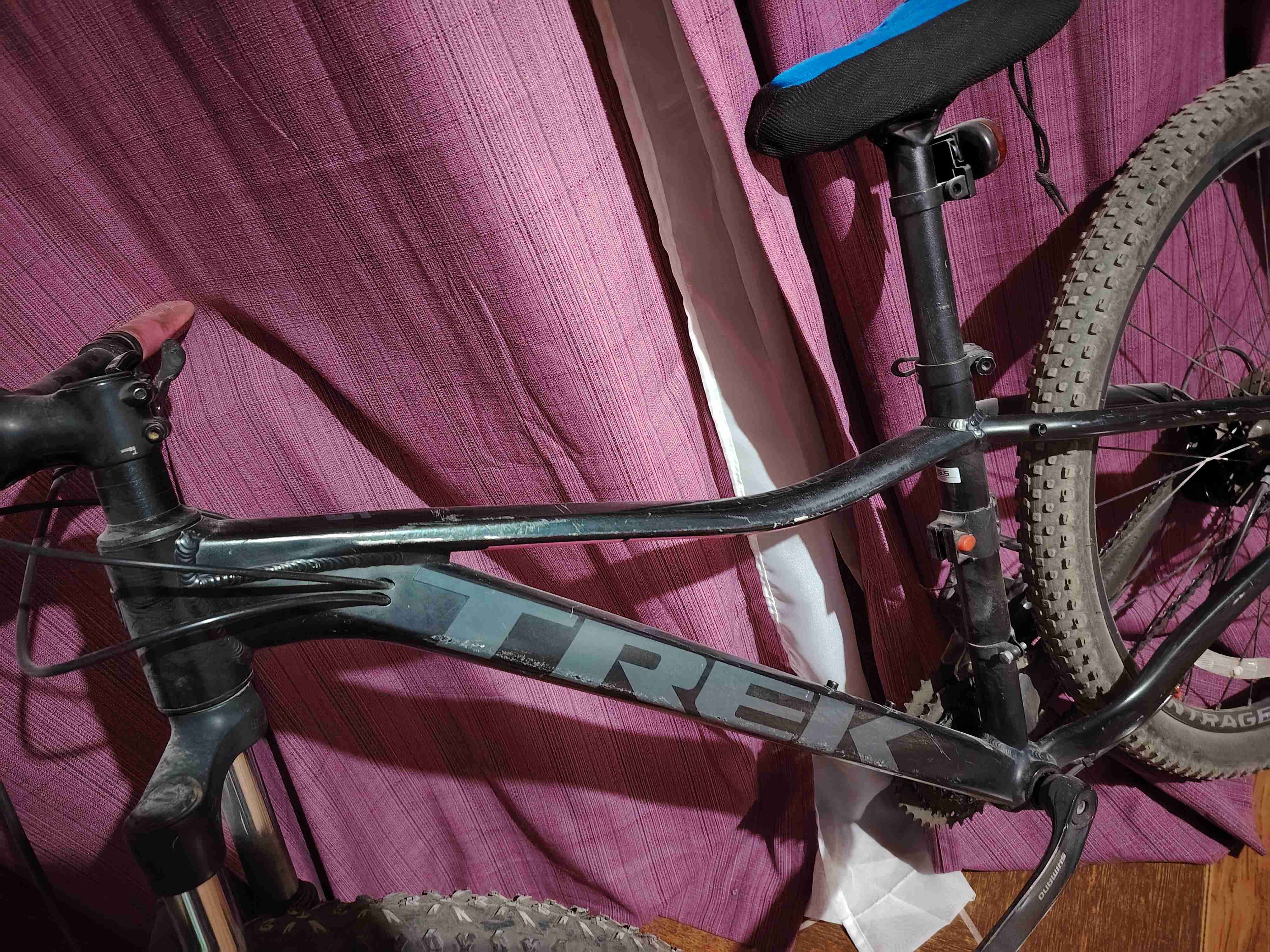 Bicicleta de montaña negra - 4