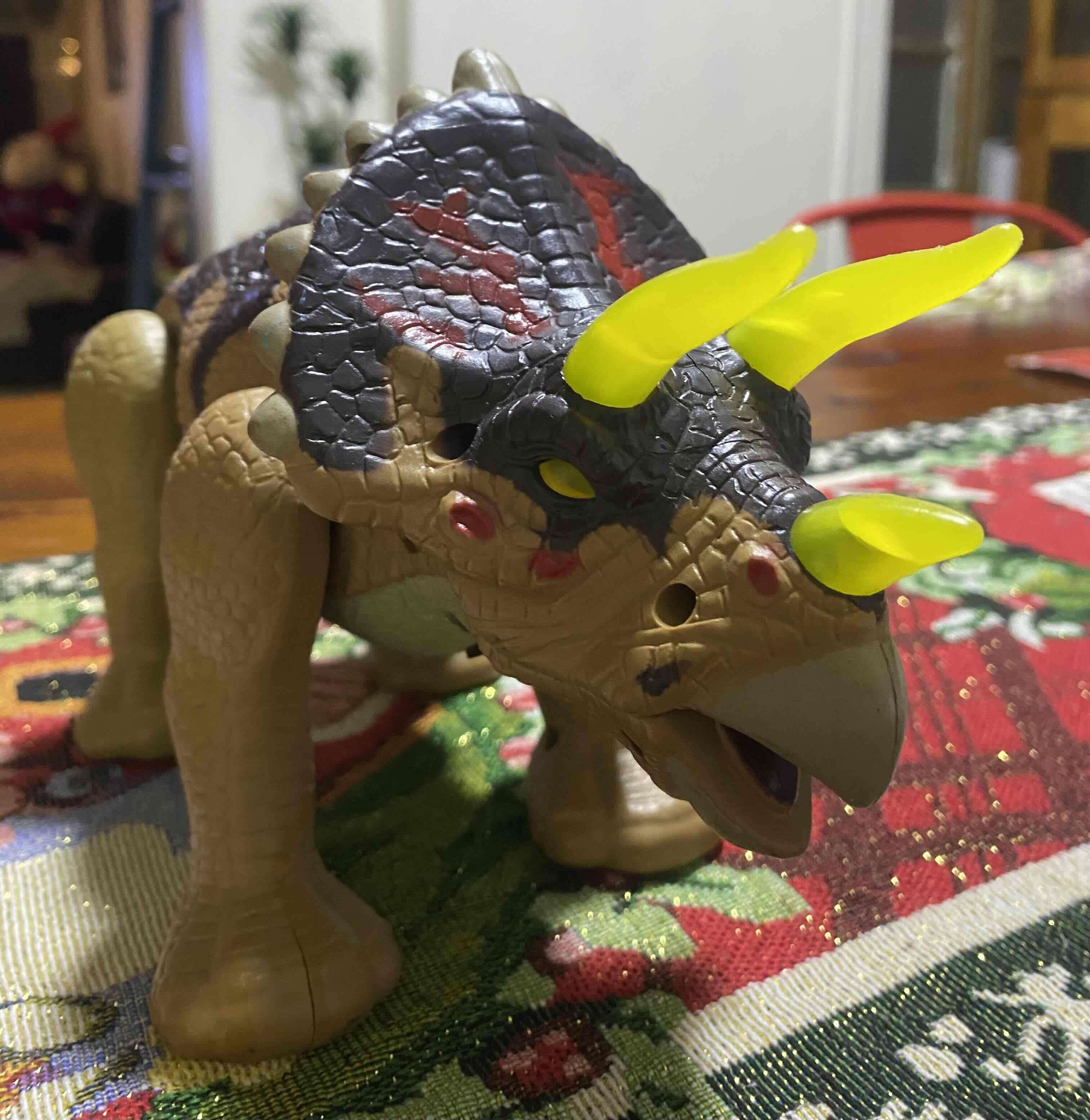 Juguete dinosaurio Triceratops