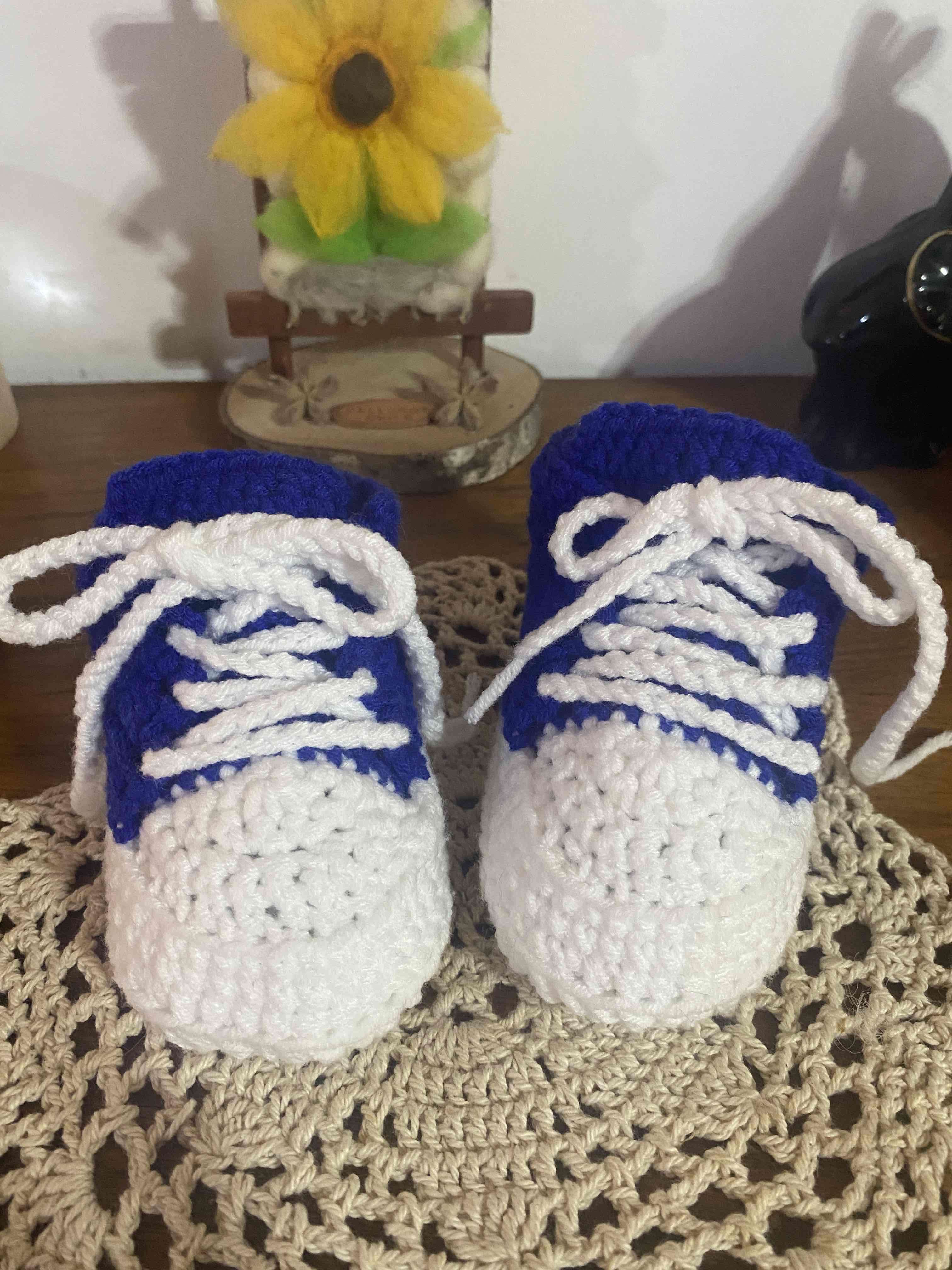 Zapatitos tejidos azul y blanco - miniatura 3
