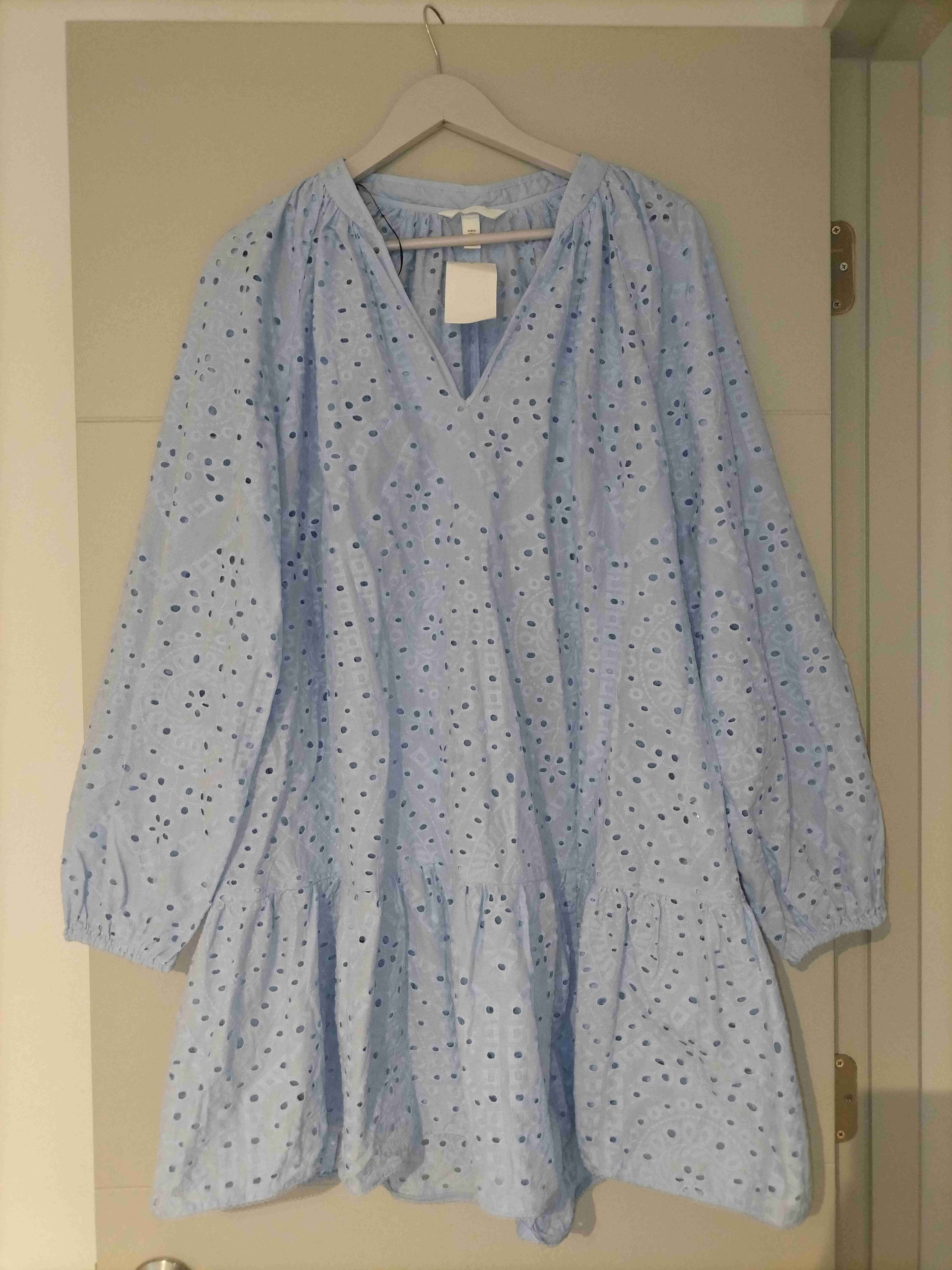 Vestido azul con diseño calado - miniatura 3