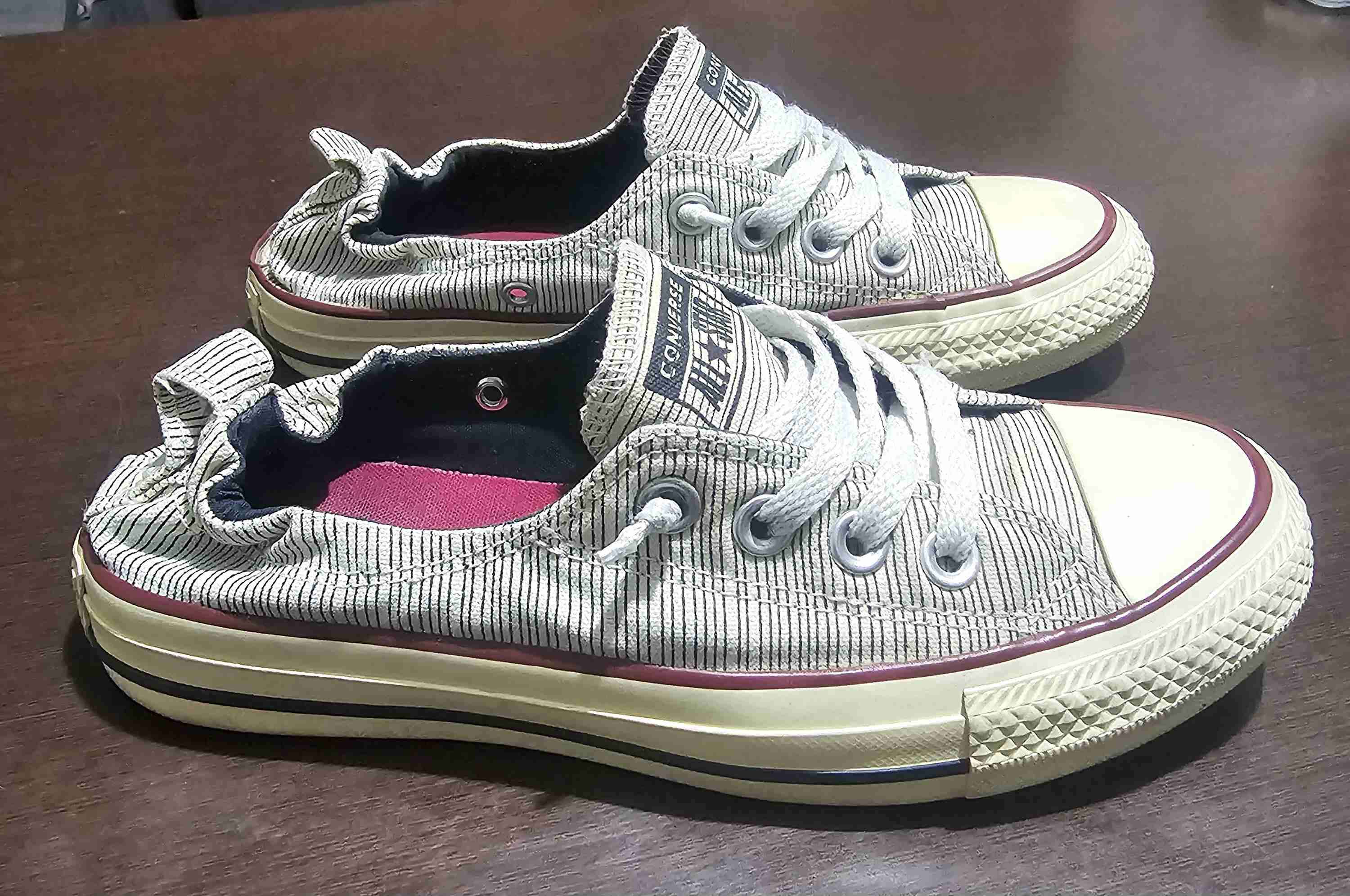 Zapatillas Converse rayadas blanco y negro