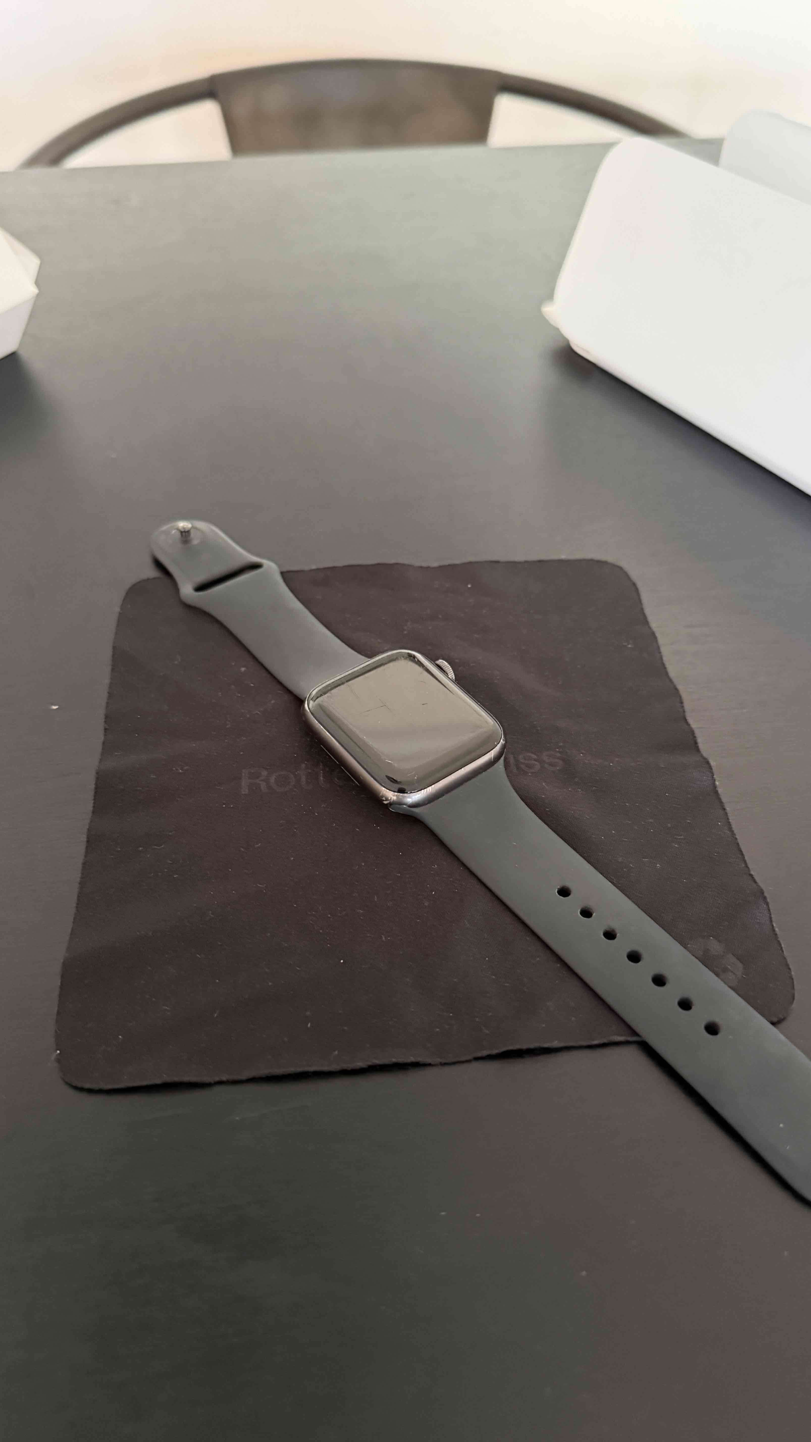 Apple Watch SE 44mm - 4