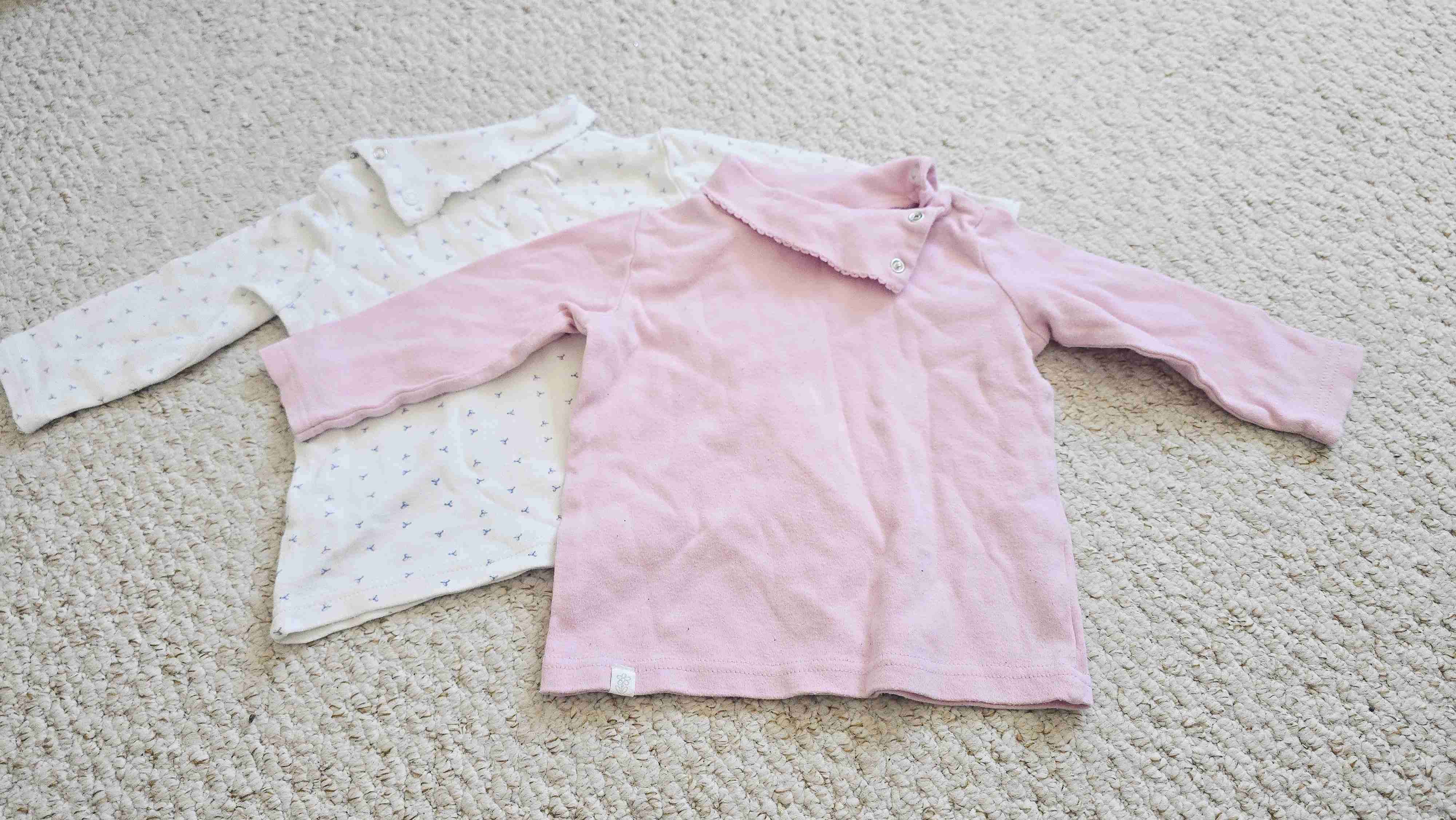 Poleras bebé rosada y blanca Tribu