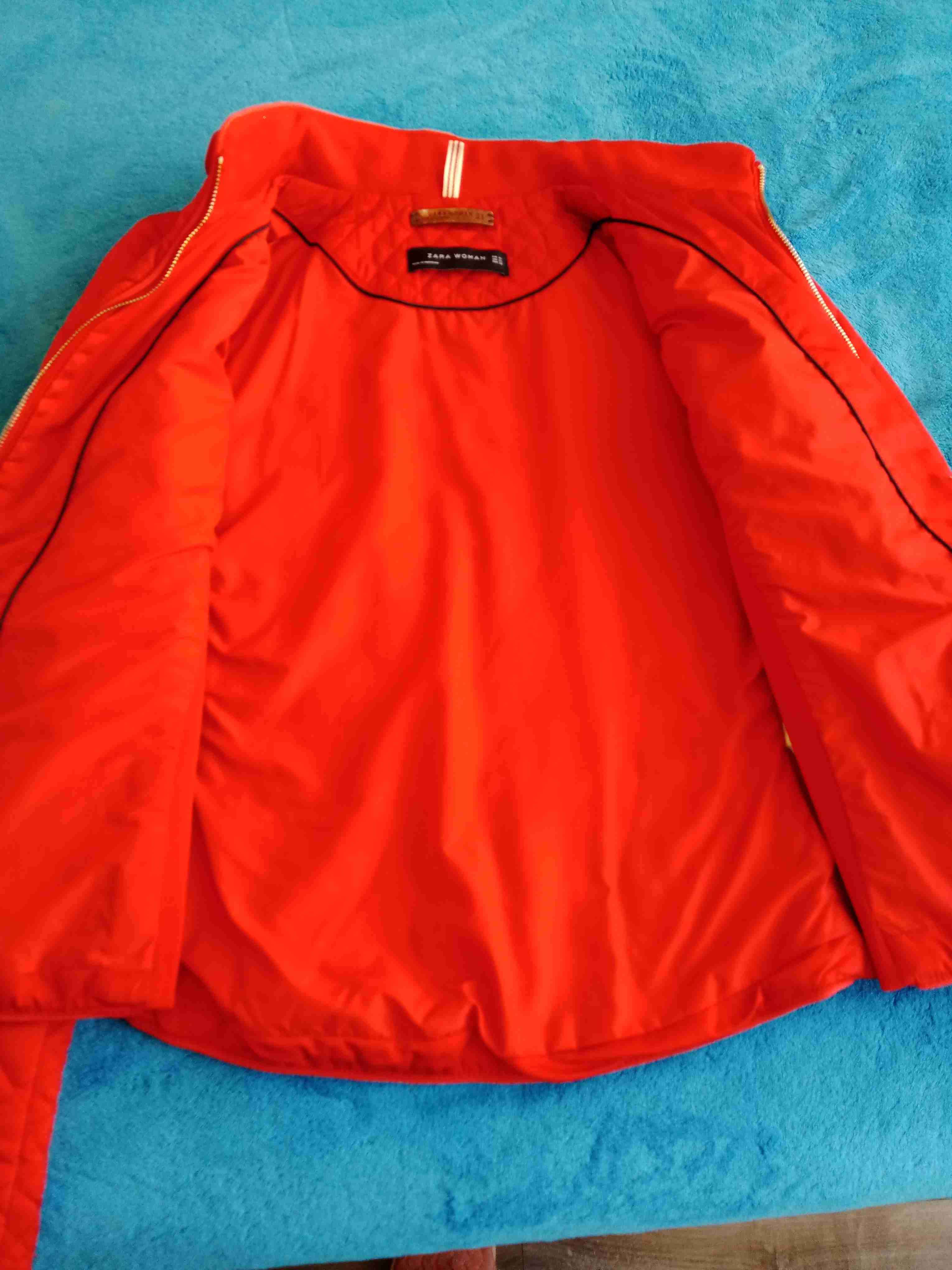 Chaqueta roja acolchada mujer, marca Zara - 2
