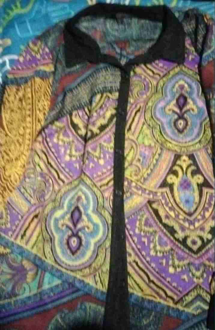 Blusa negra con flores beige - miniatura 4