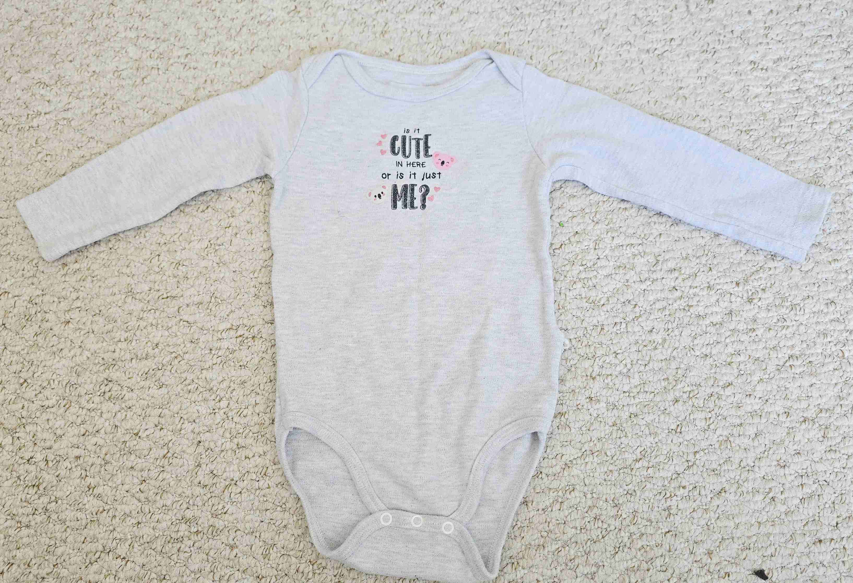 Body de bebé gris con mensaje